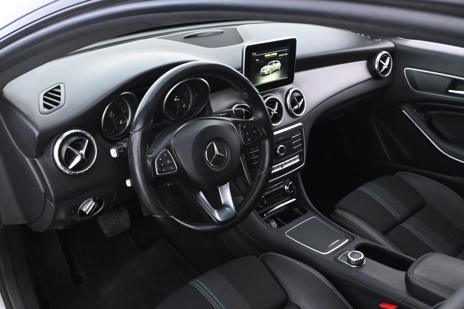 MERCEDES-BENZ CLA 2017