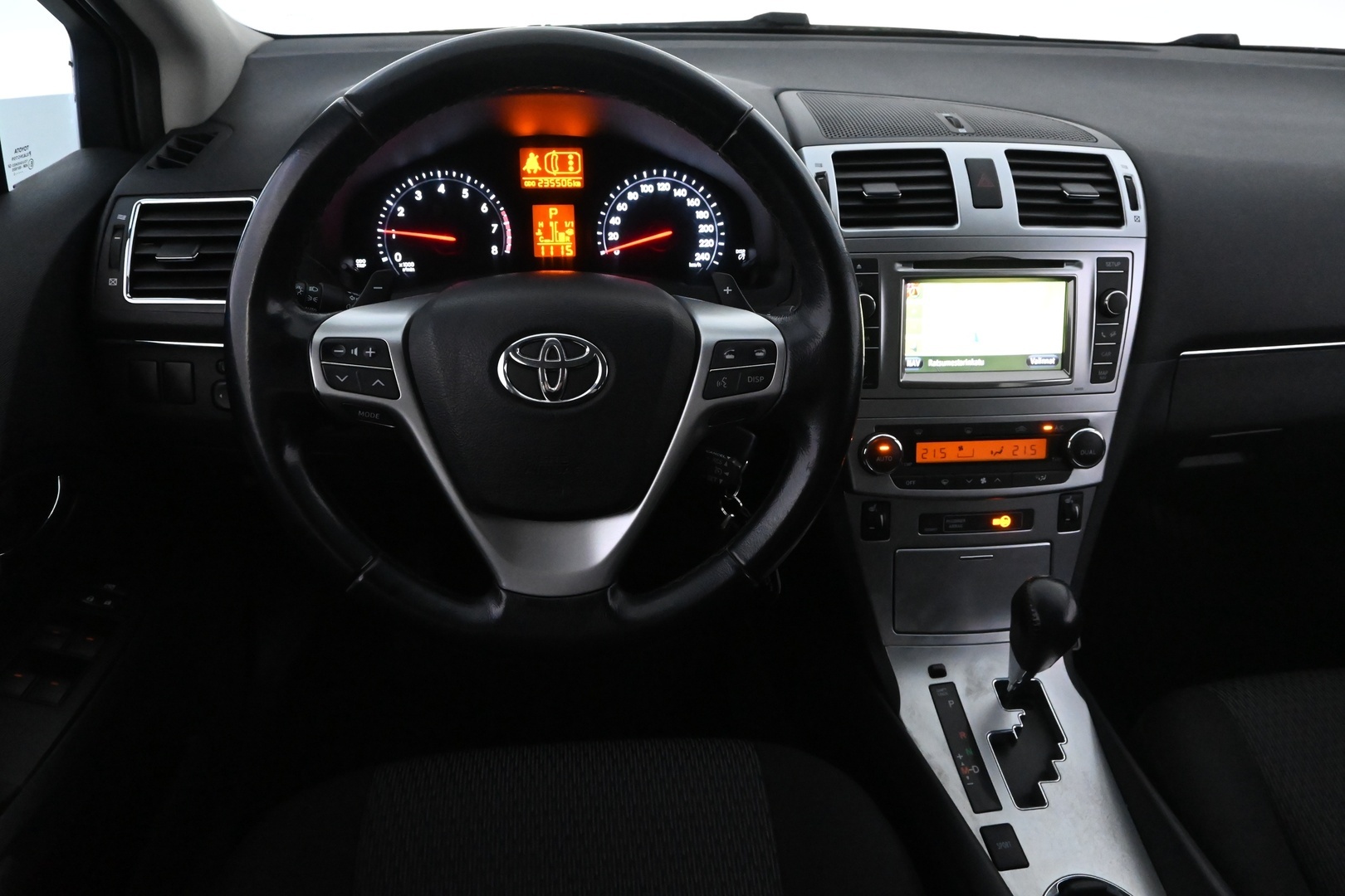 TOYOTA Avensis 2012