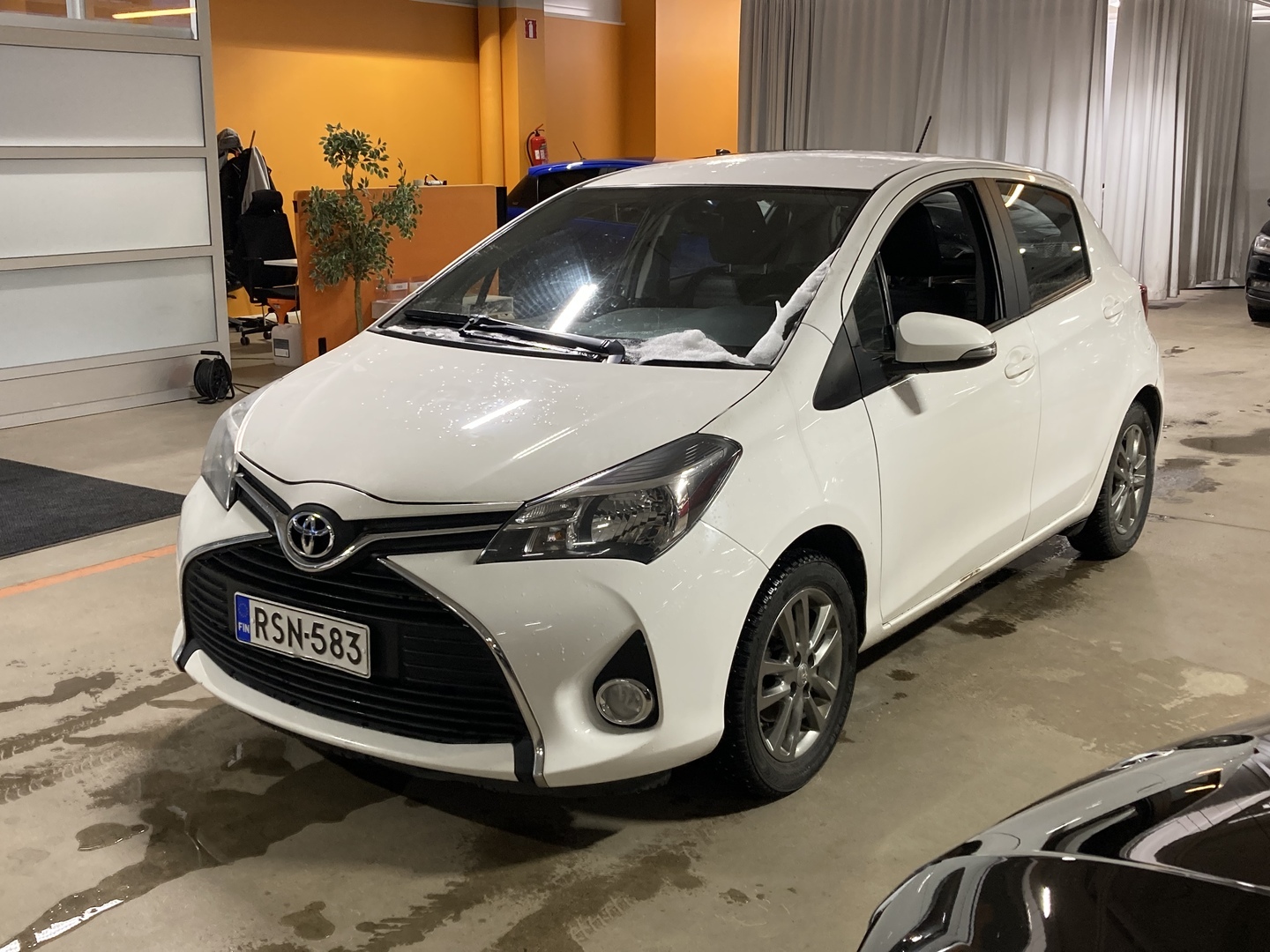 TOYOTA Yaris 2016