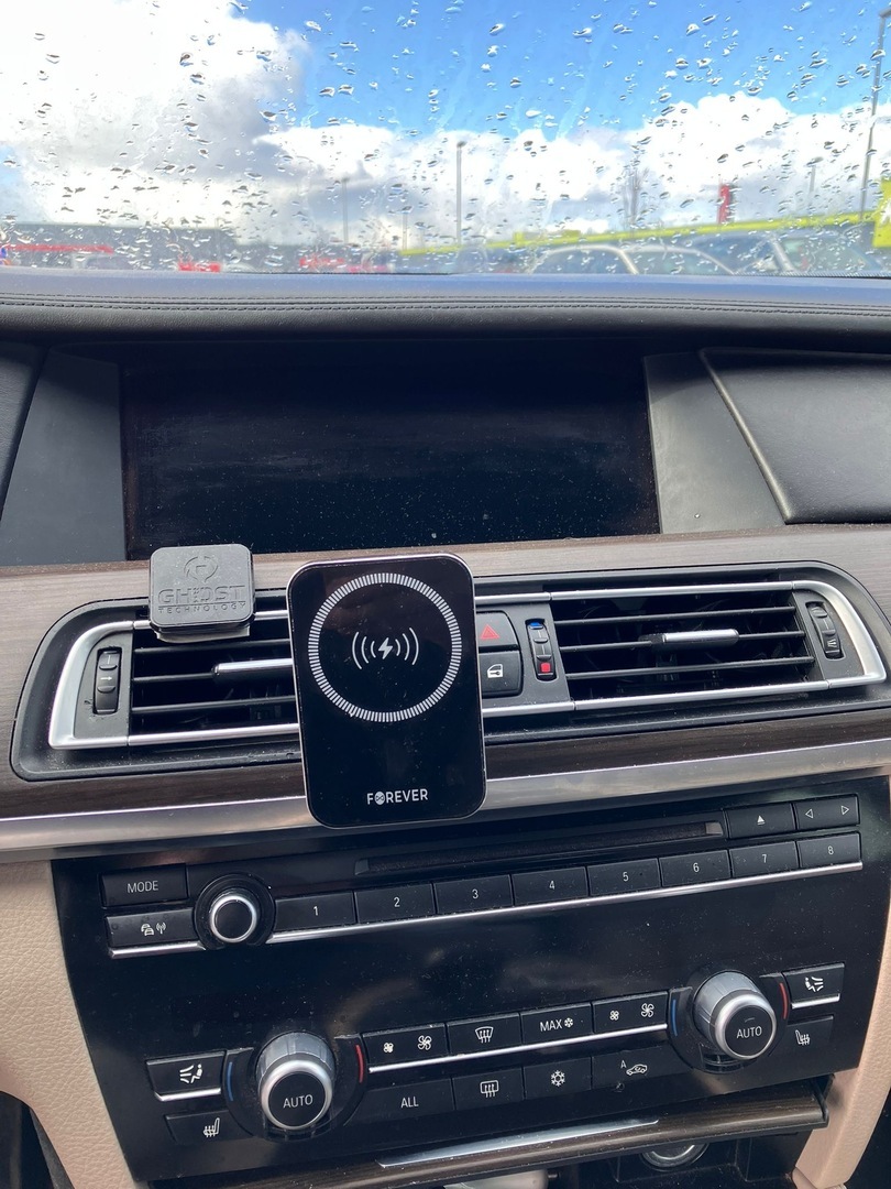 BMW 740 2011