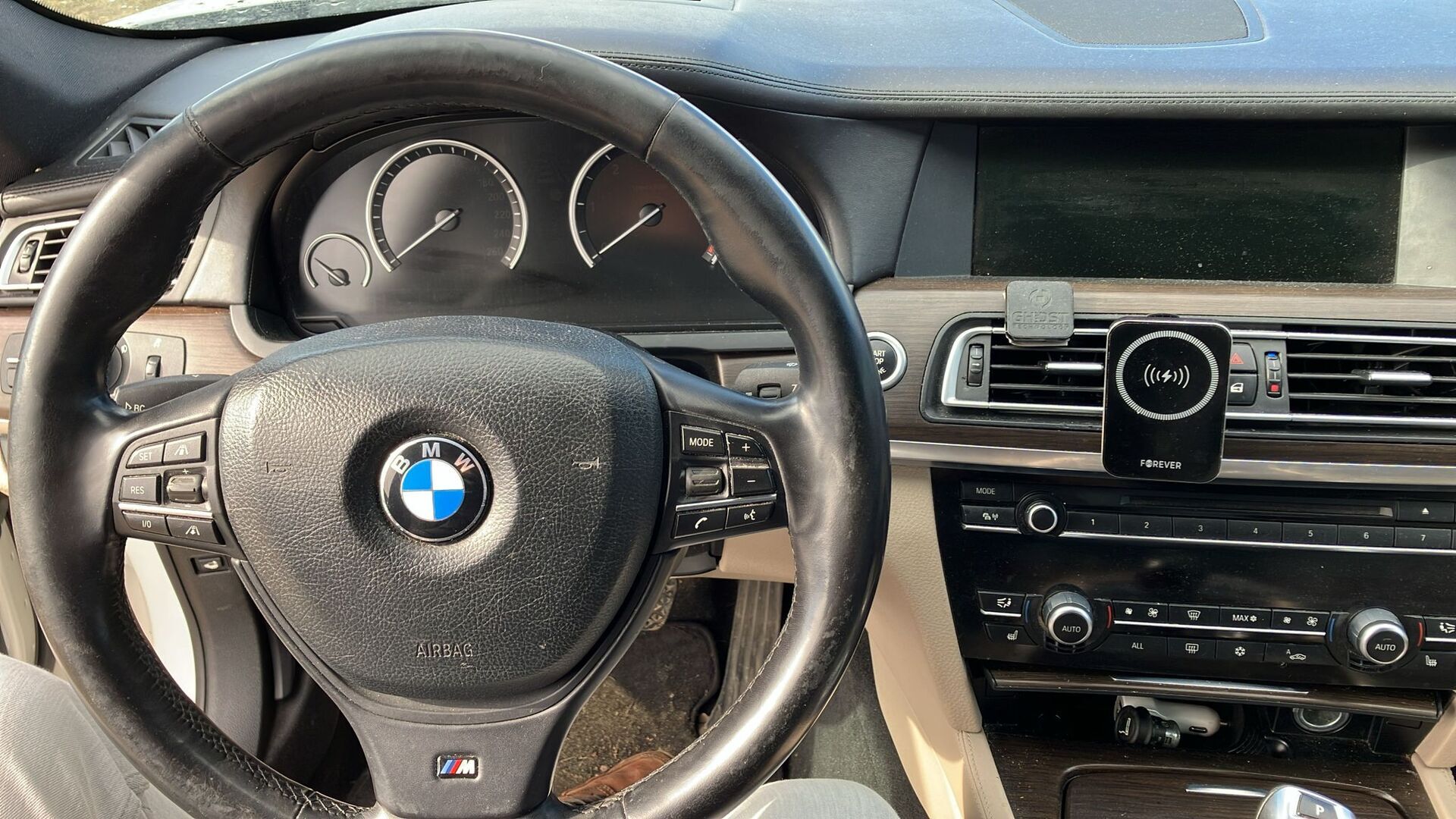 BMW 740 2011