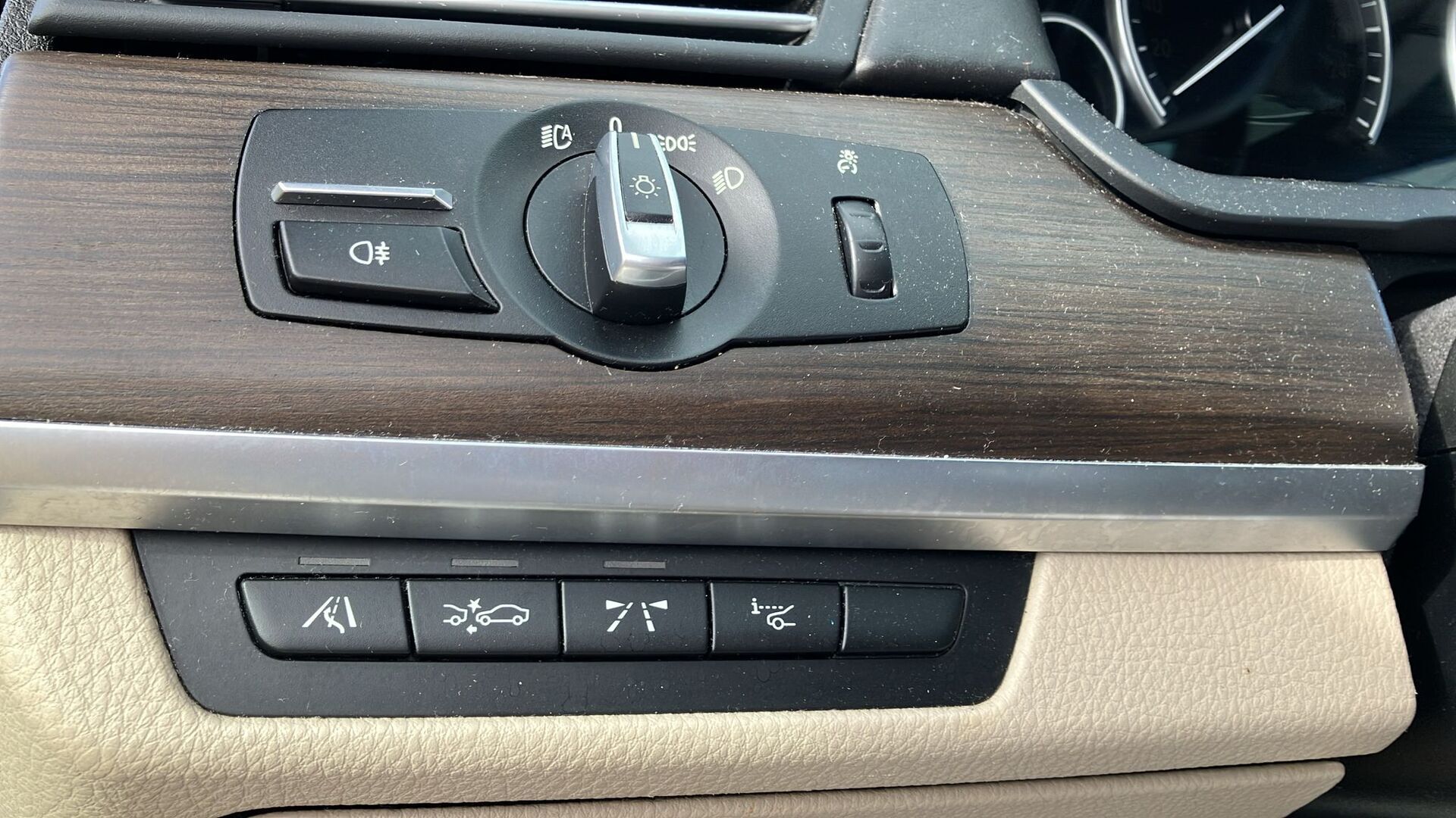 BMW 740 2011
