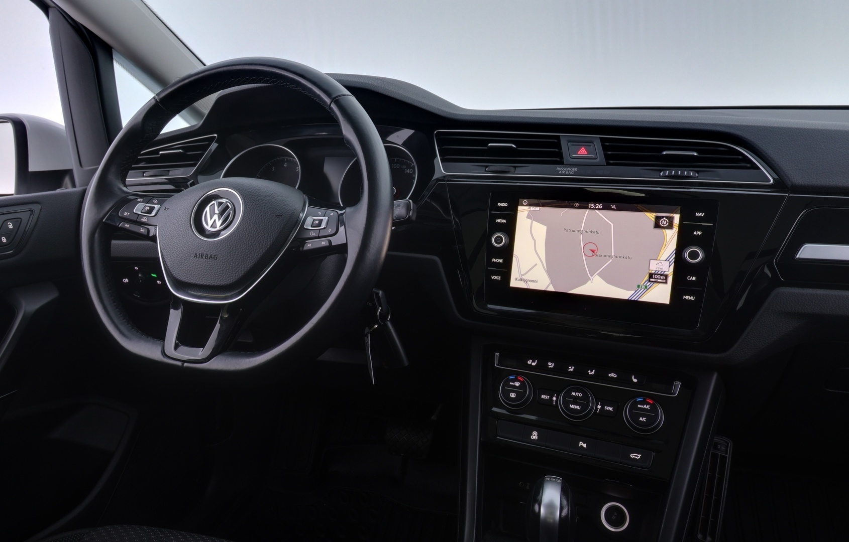 VOLKSWAGEN Touran 2018