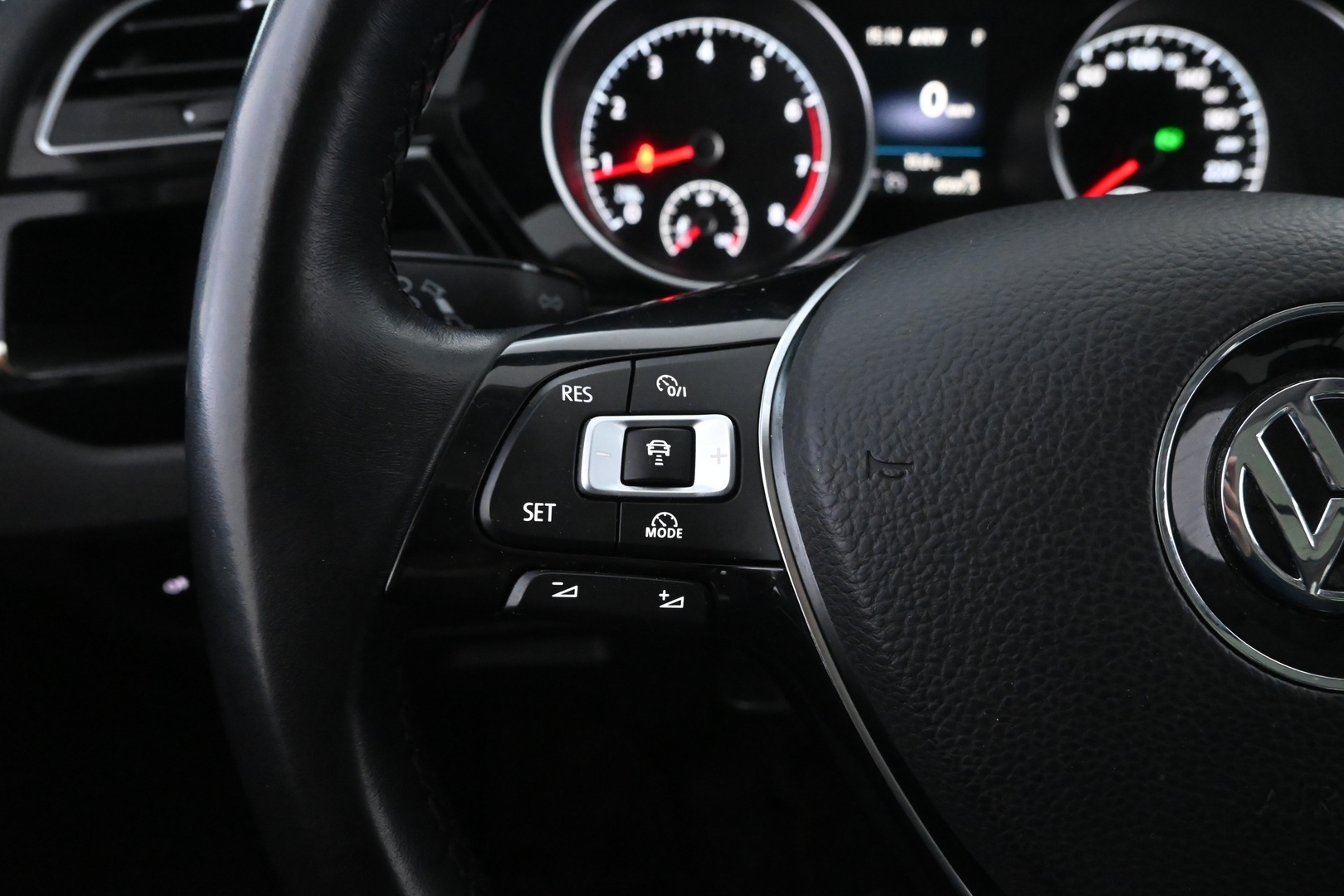 VOLKSWAGEN Touran 2018