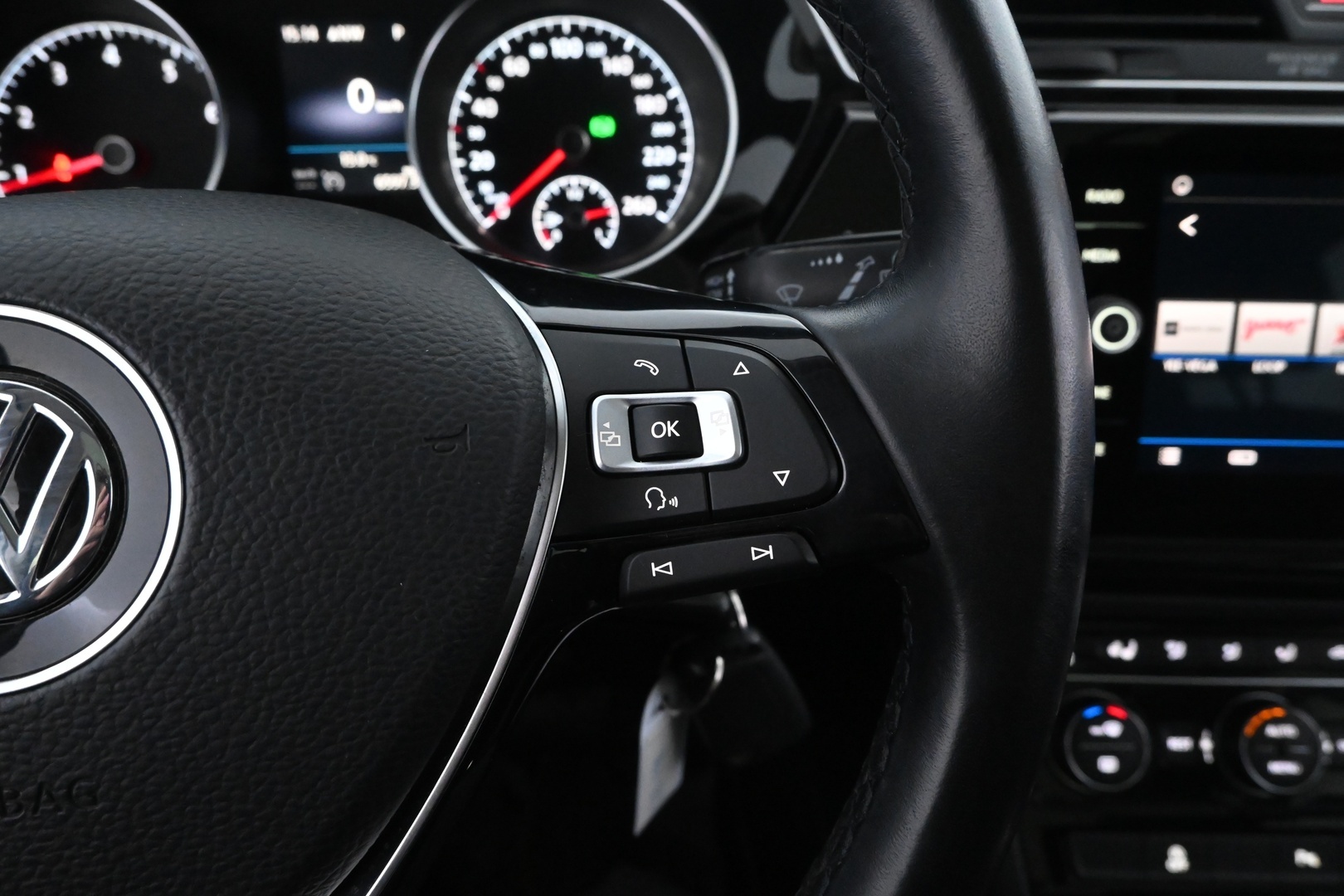 VOLKSWAGEN Touran 2018