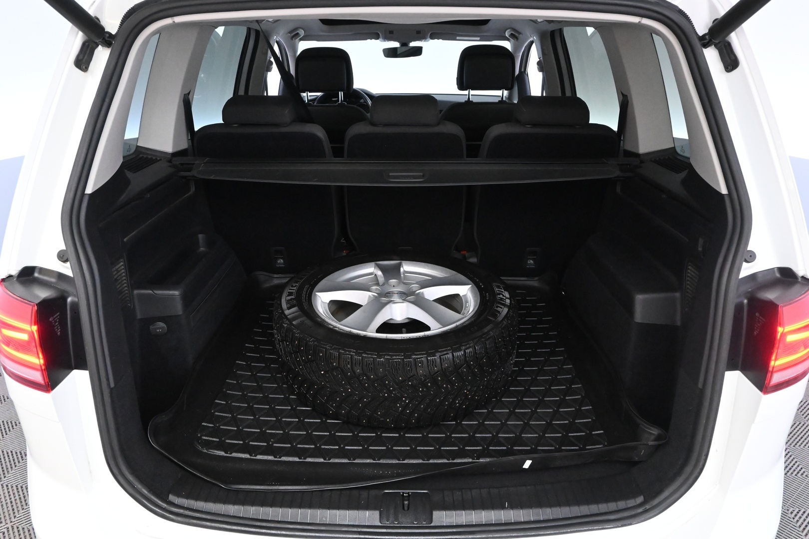 VOLKSWAGEN Touran 2018