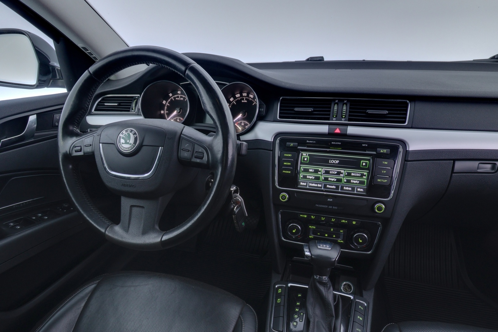 SKODA Superb 2012