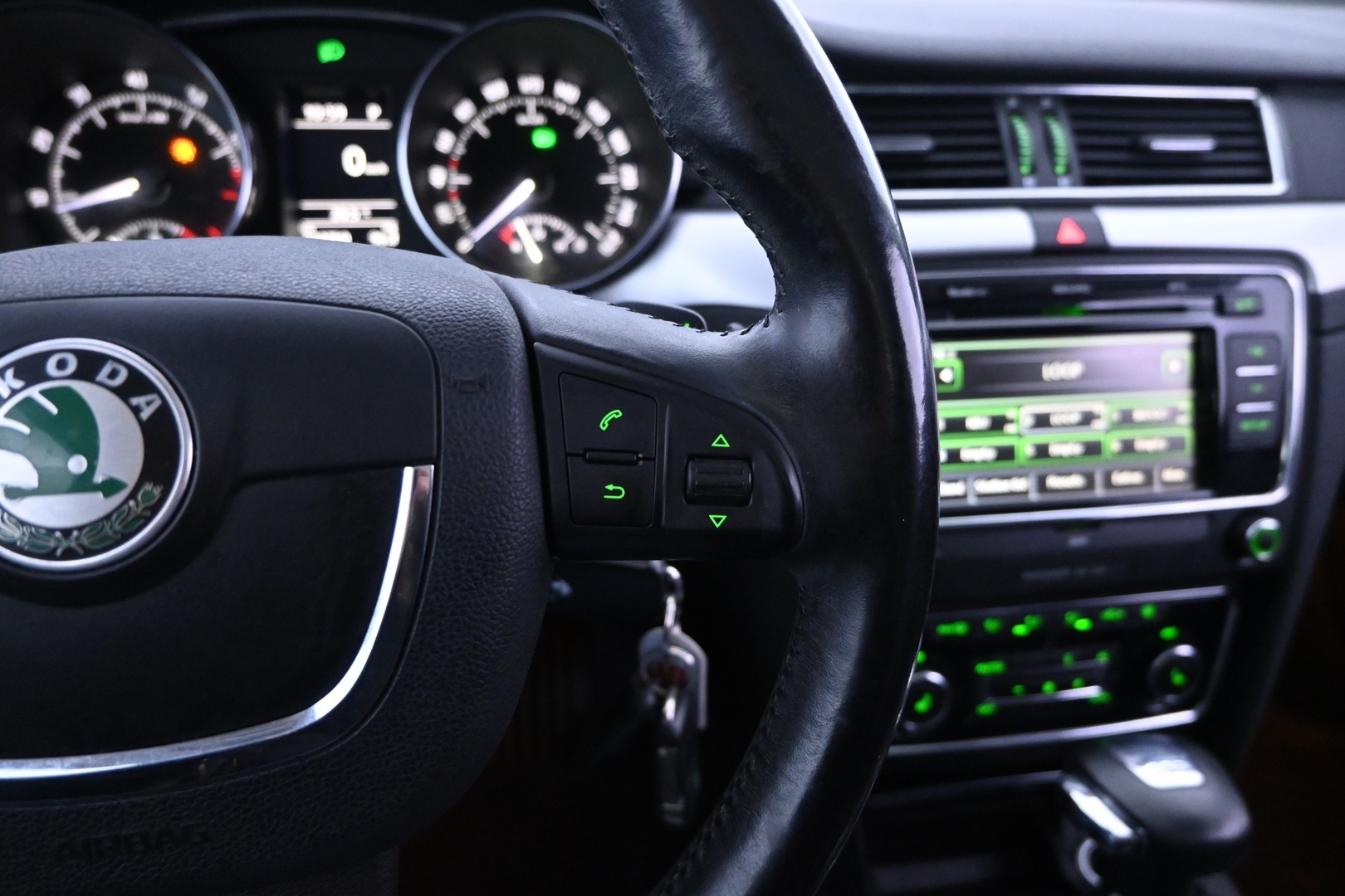 SKODA Superb 2012