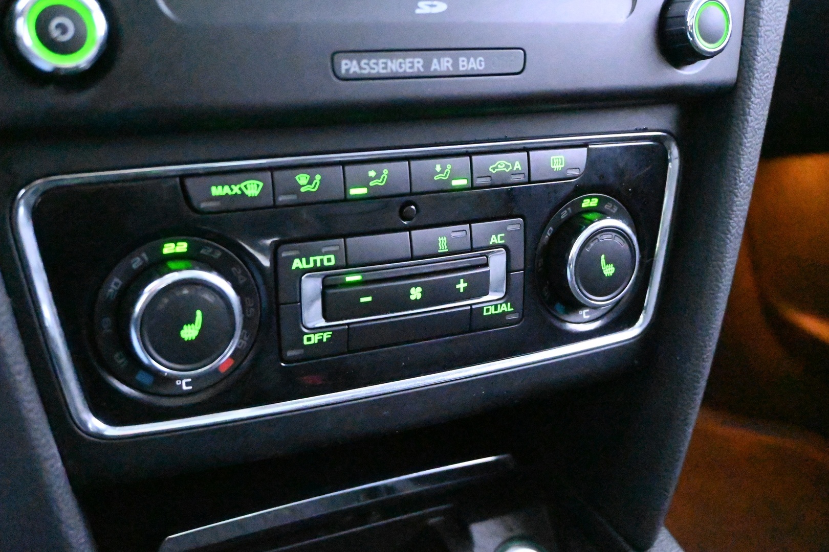 SKODA Superb 2012