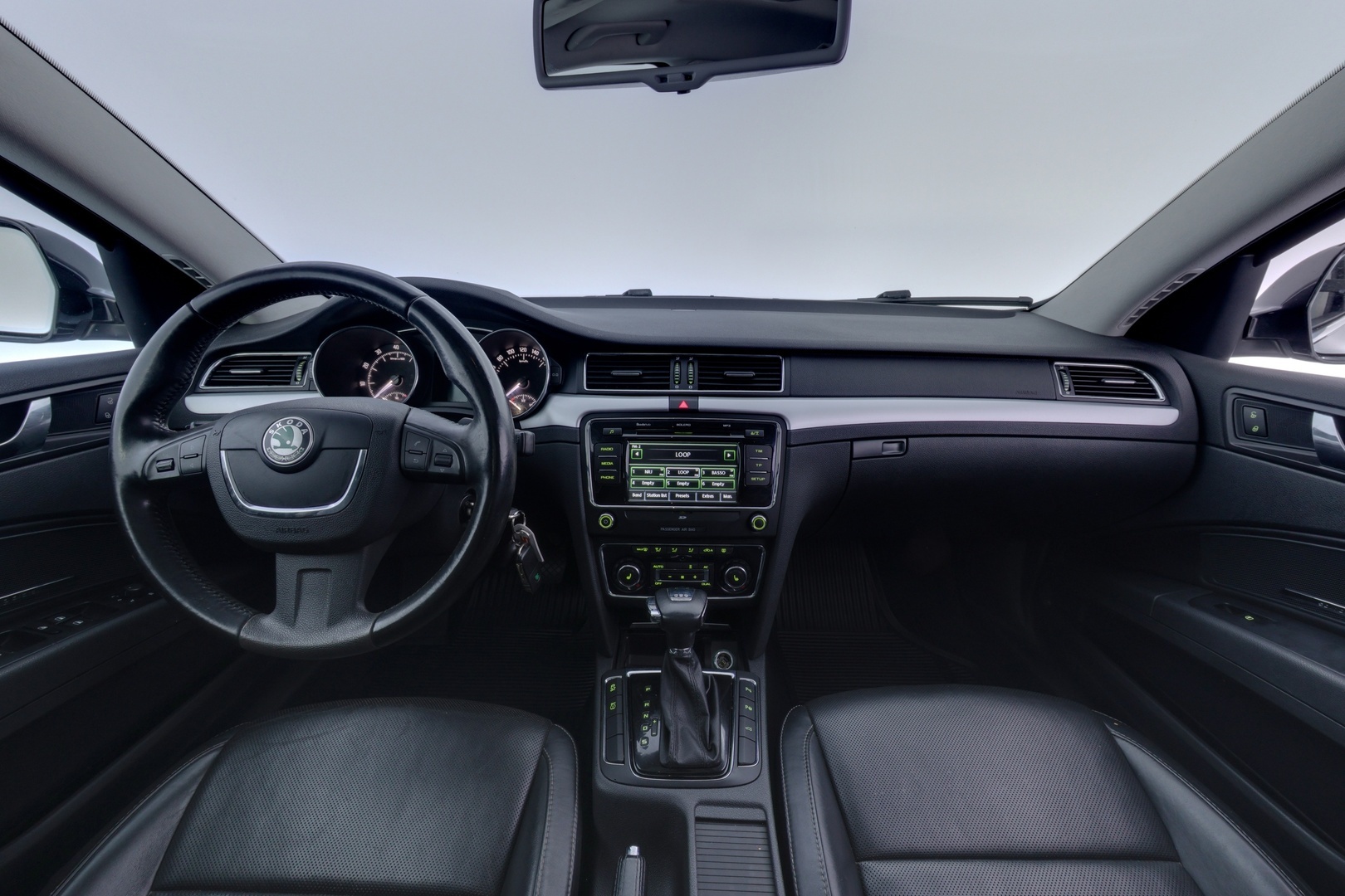 SKODA Superb 2012