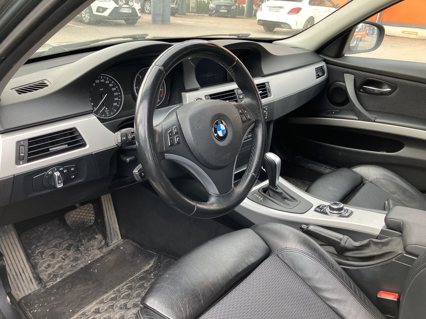 BMW 318 2012