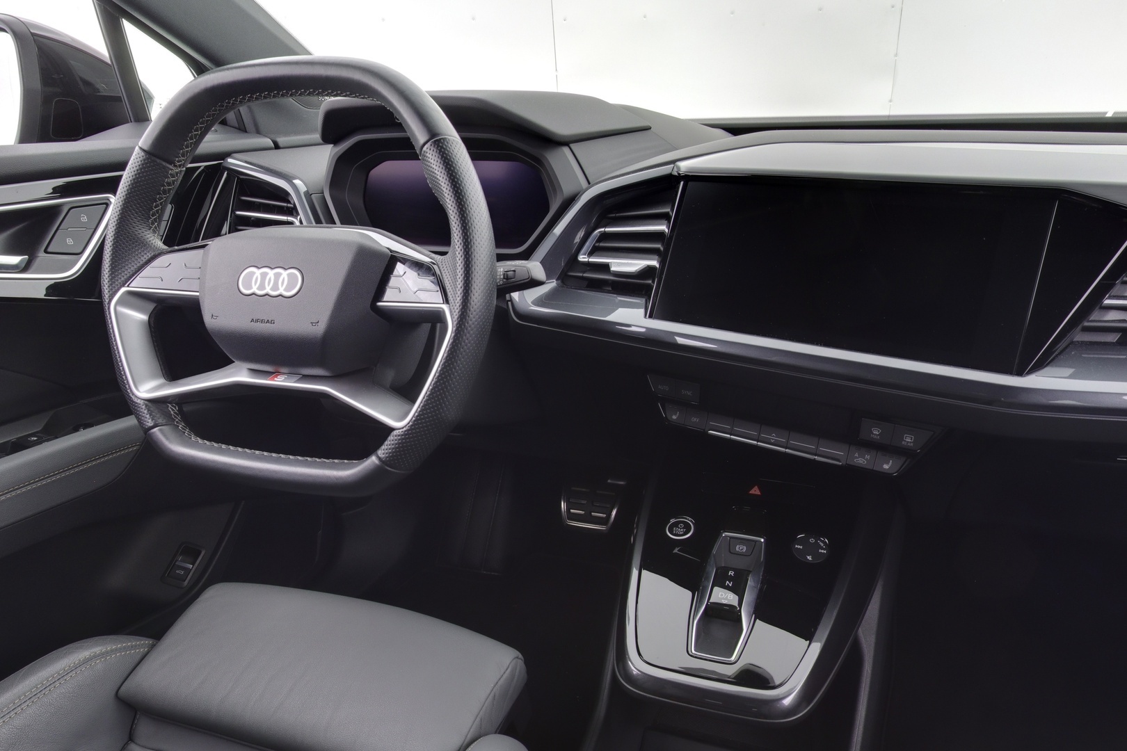 AUDI Q4 e-tron 2022