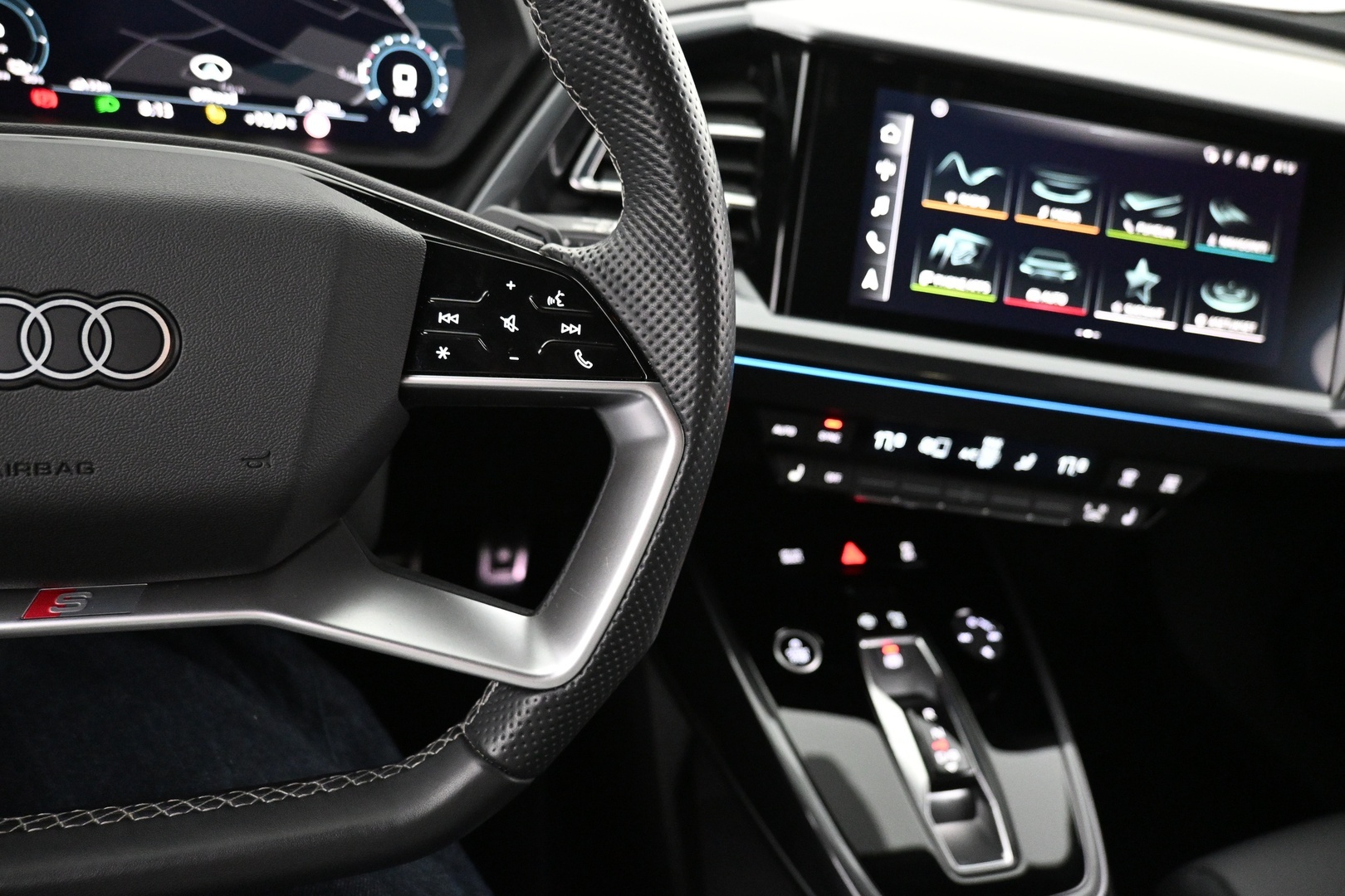 AUDI Q4 e-tron 2022
