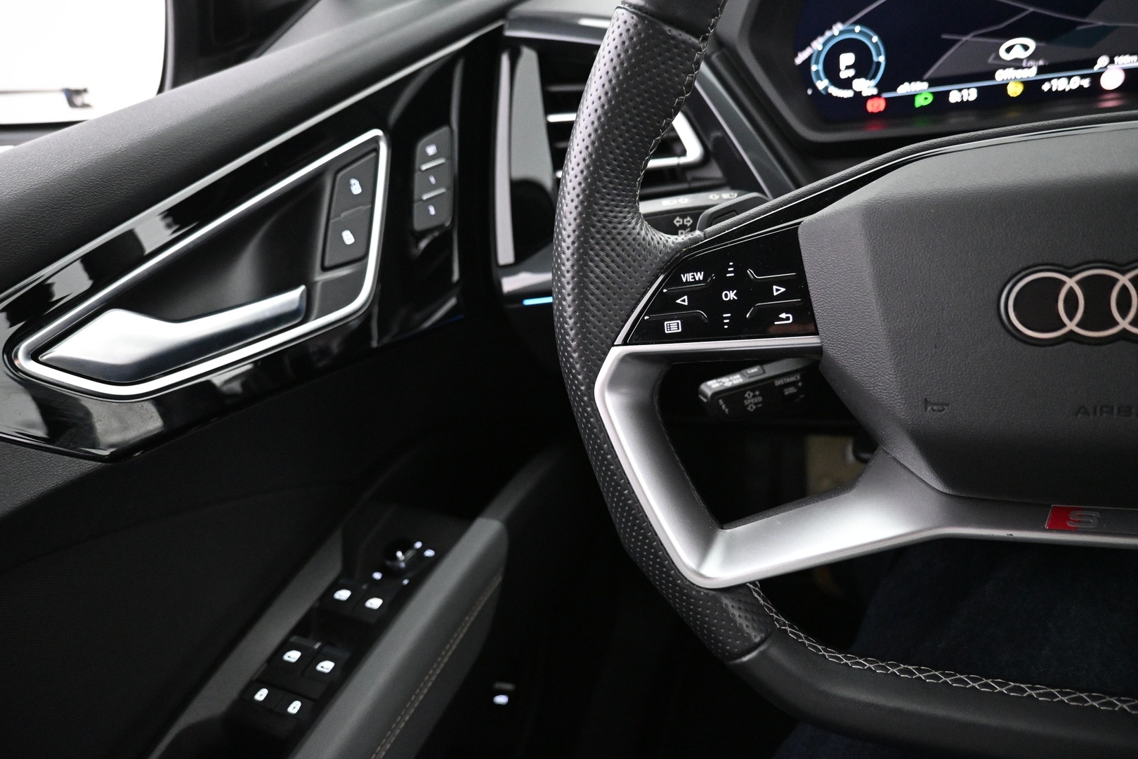 AUDI Q4 e-tron 2022