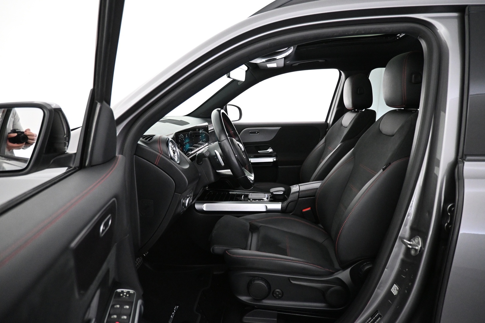 MERCEDES-BENZ EQB 2023