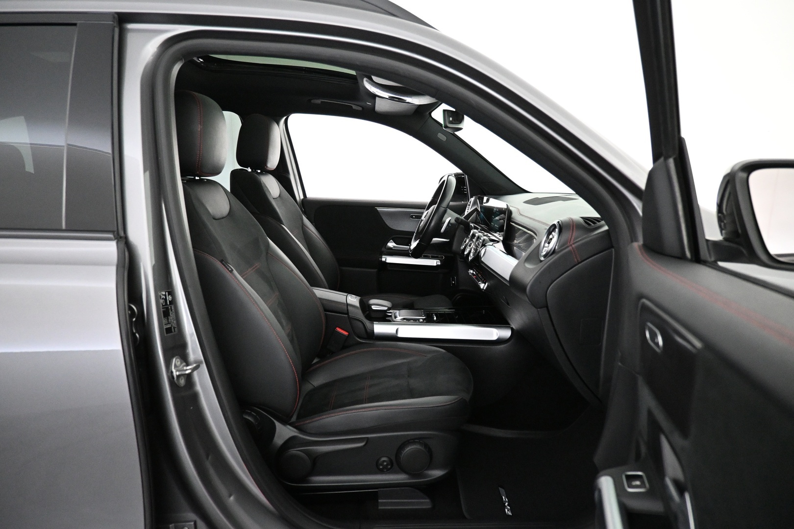 MERCEDES-BENZ EQB 2023