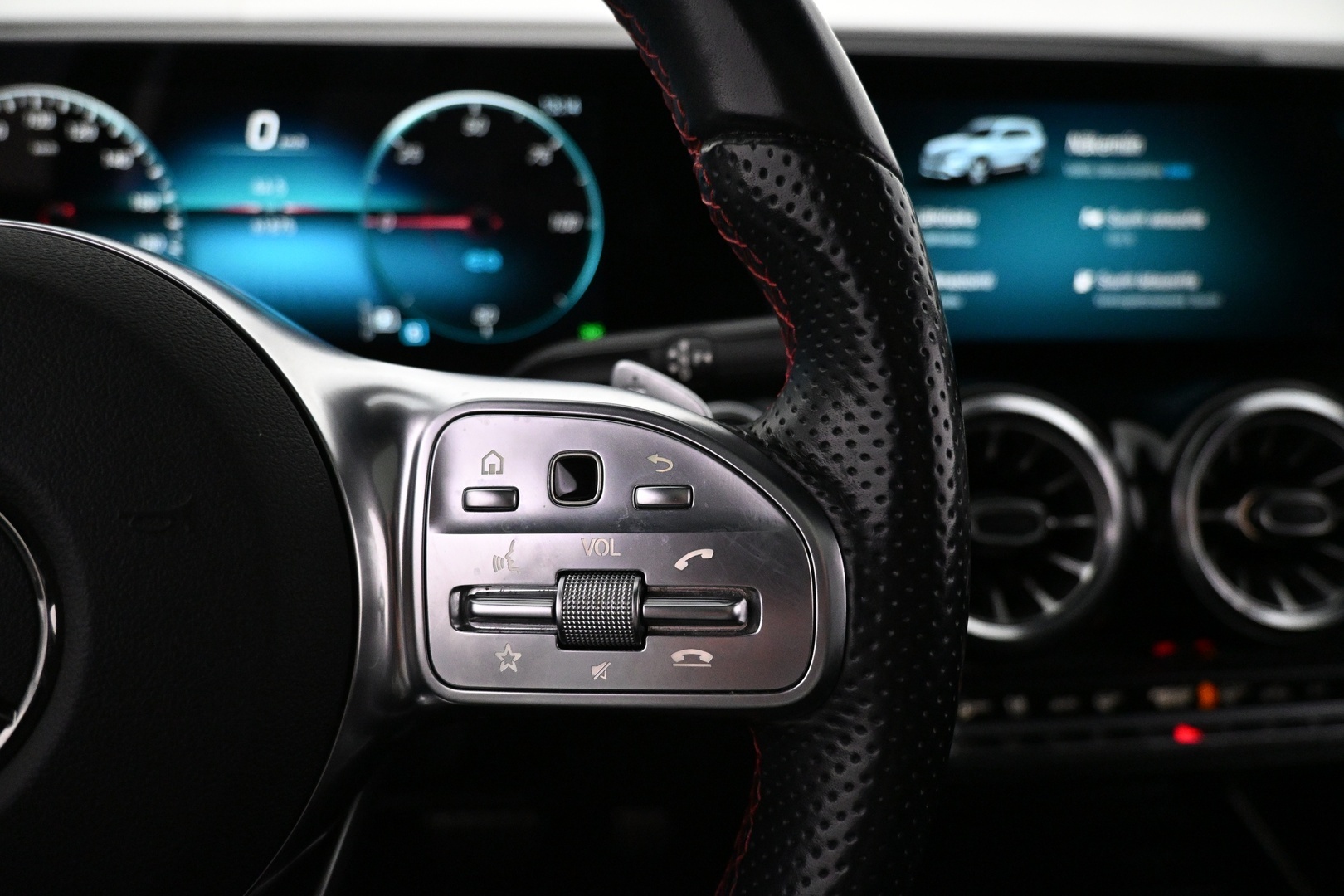 MERCEDES-BENZ EQB 2023