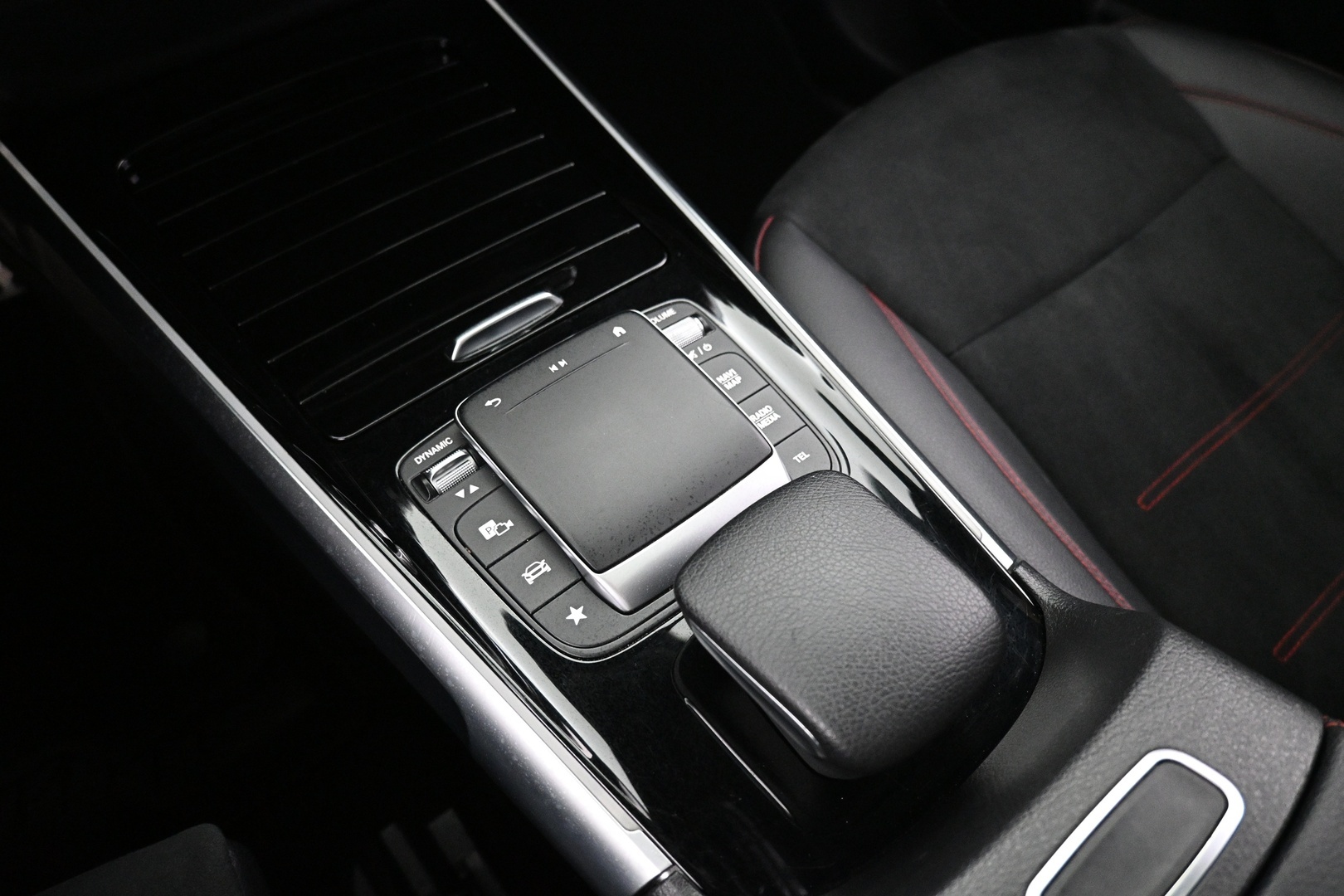 MERCEDES-BENZ EQB 2023