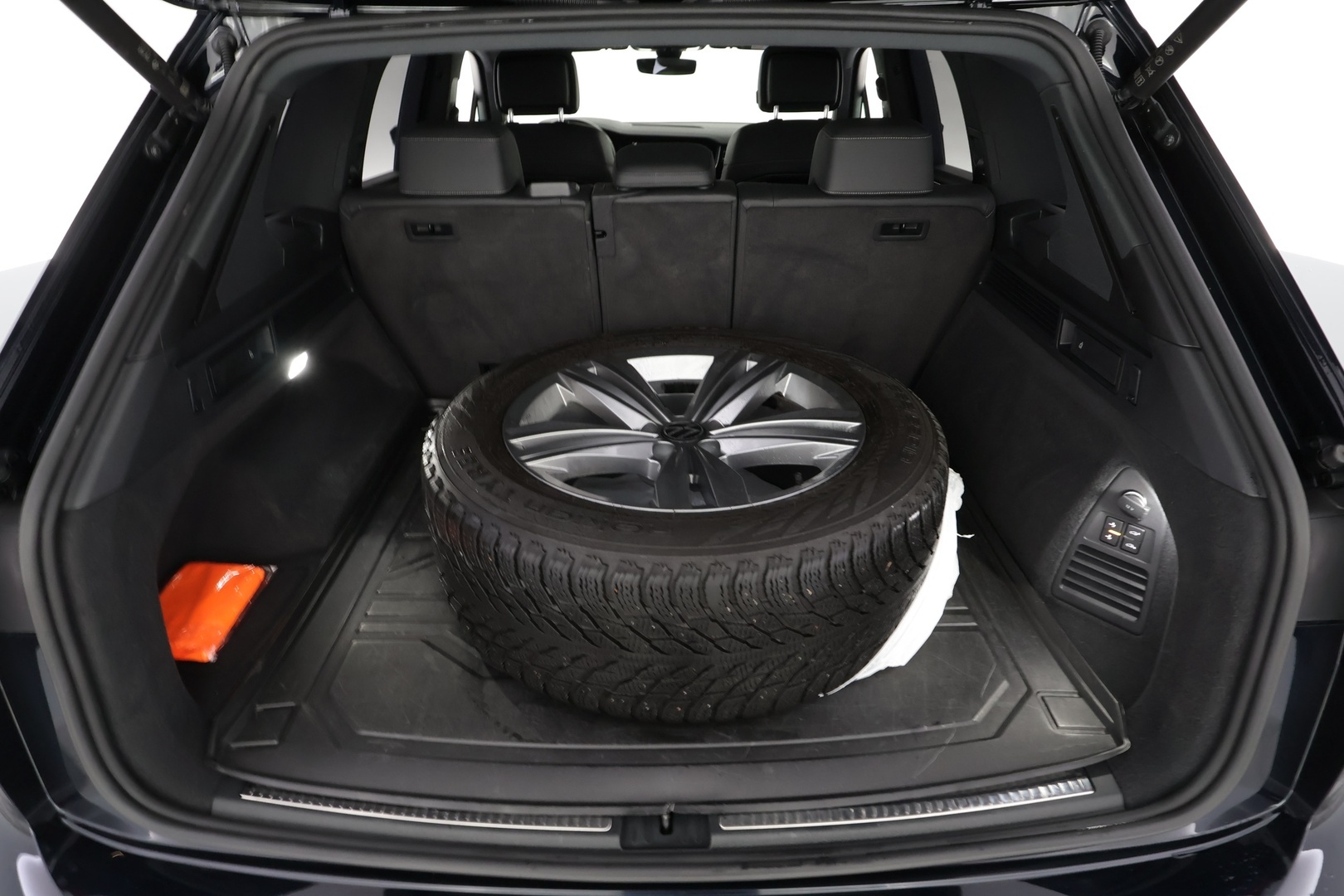 VOLKSWAGEN Touareg 2021