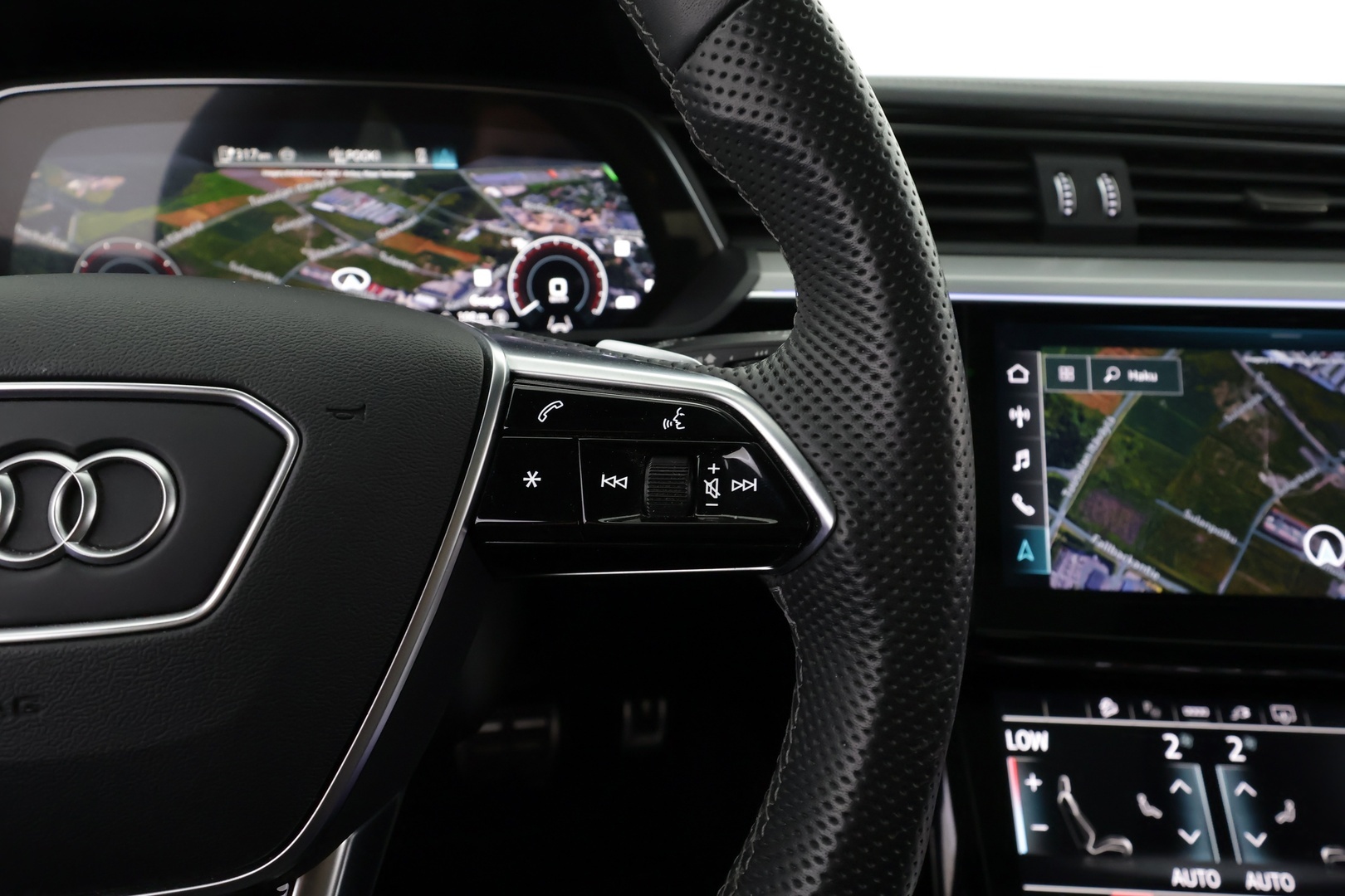 AUDI Q8 e-tron 2024