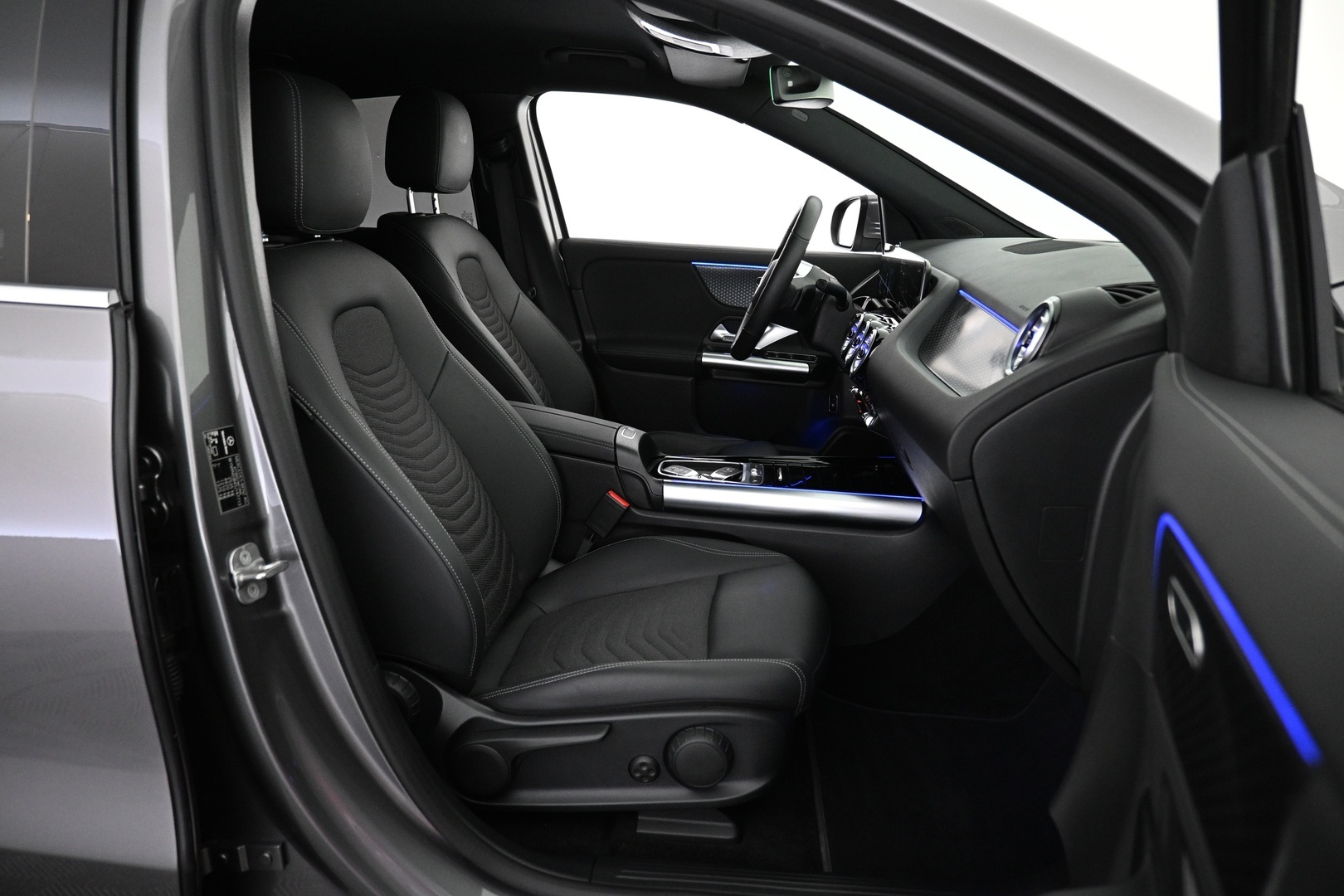 MERCEDES-BENZ EQA 2025