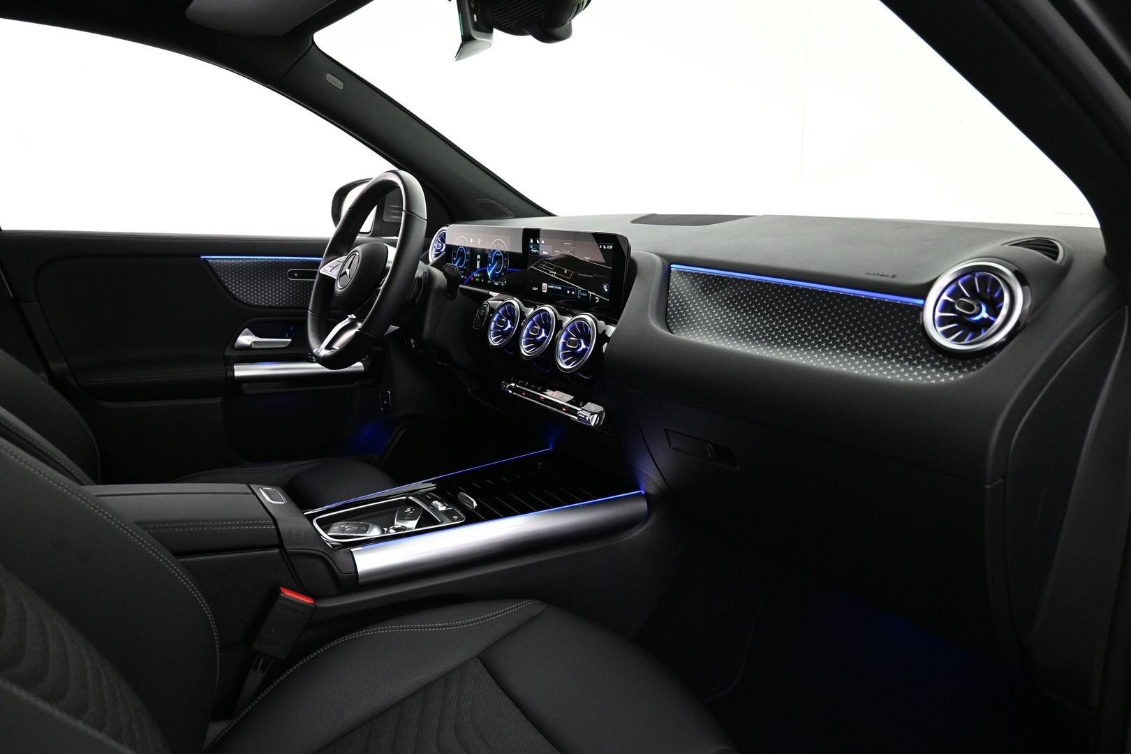 MERCEDES-BENZ EQA 2025