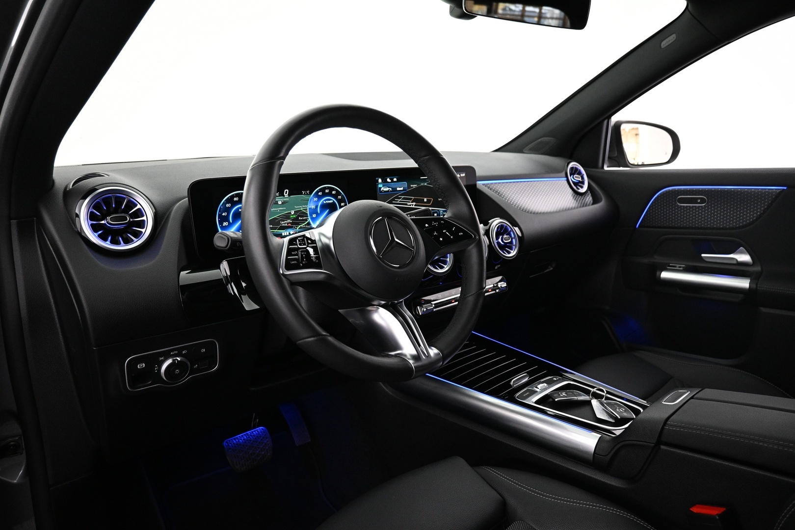 MERCEDES-BENZ EQA 2025