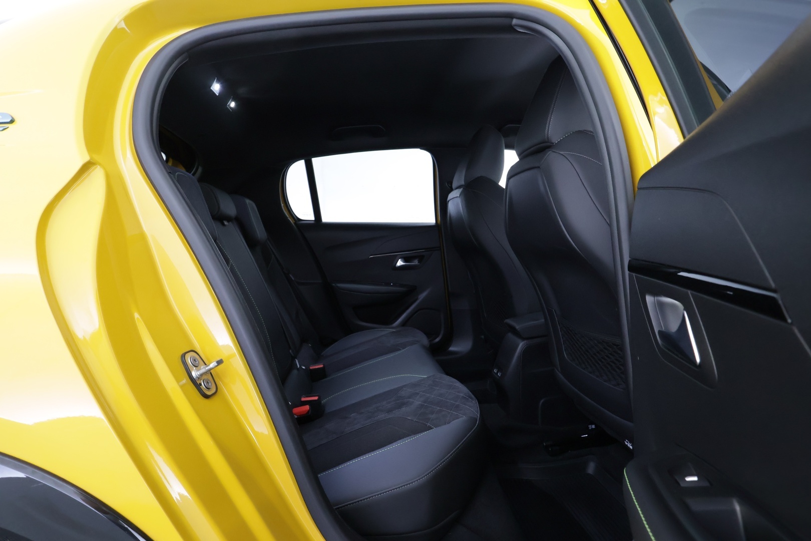 PEUGEOT e-208 2022