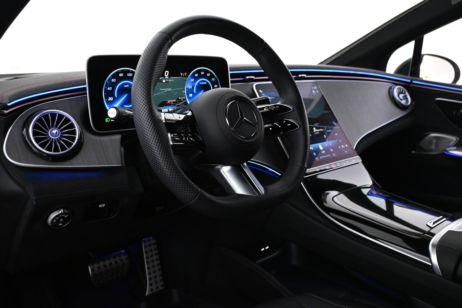 MERCEDES-BENZ EQE 2025