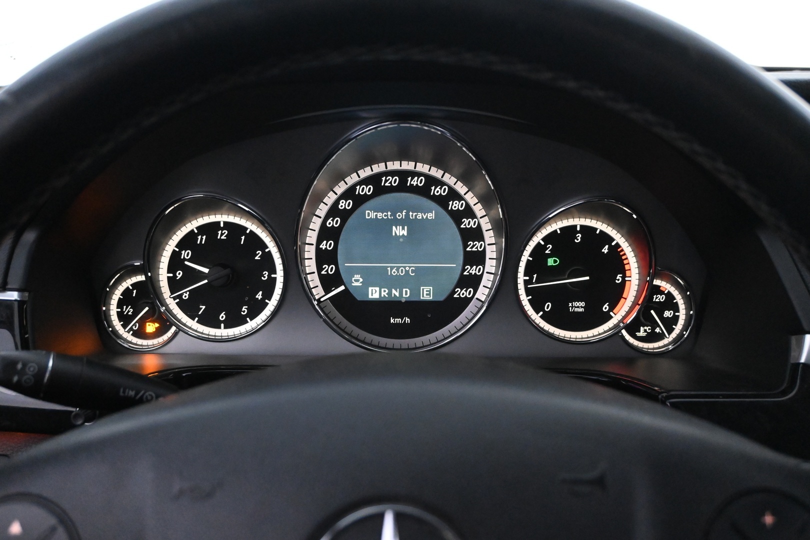 MERCEDES-BENZ E 2011