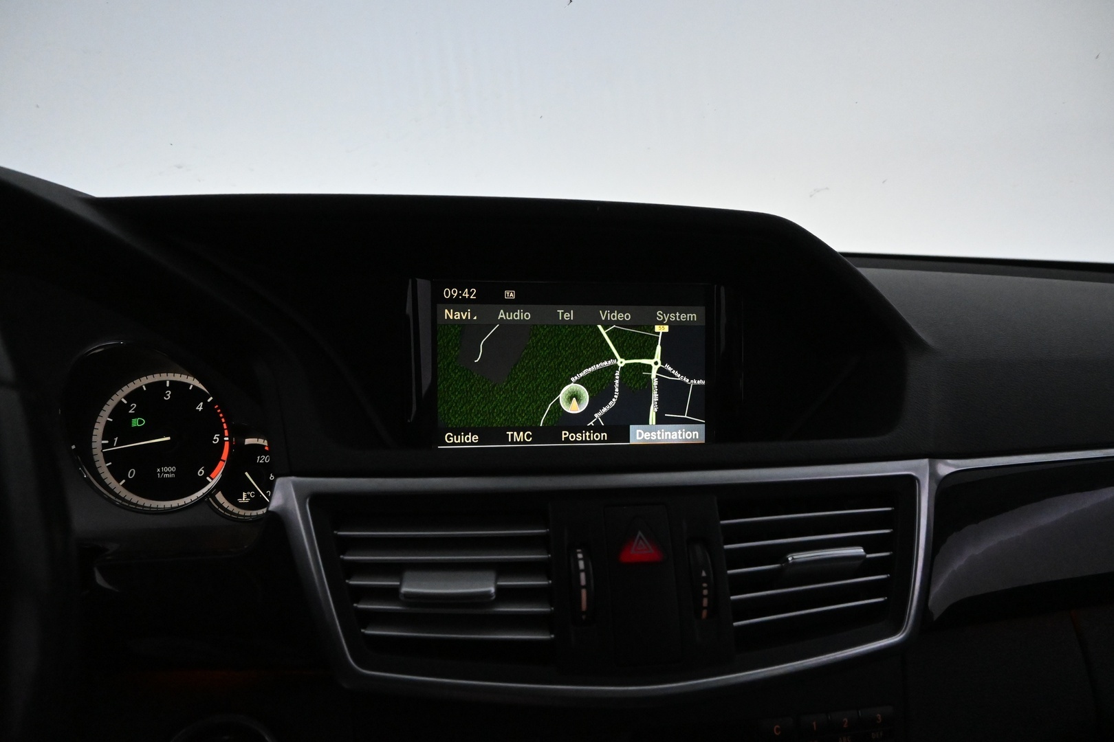 MERCEDES-BENZ E 2011