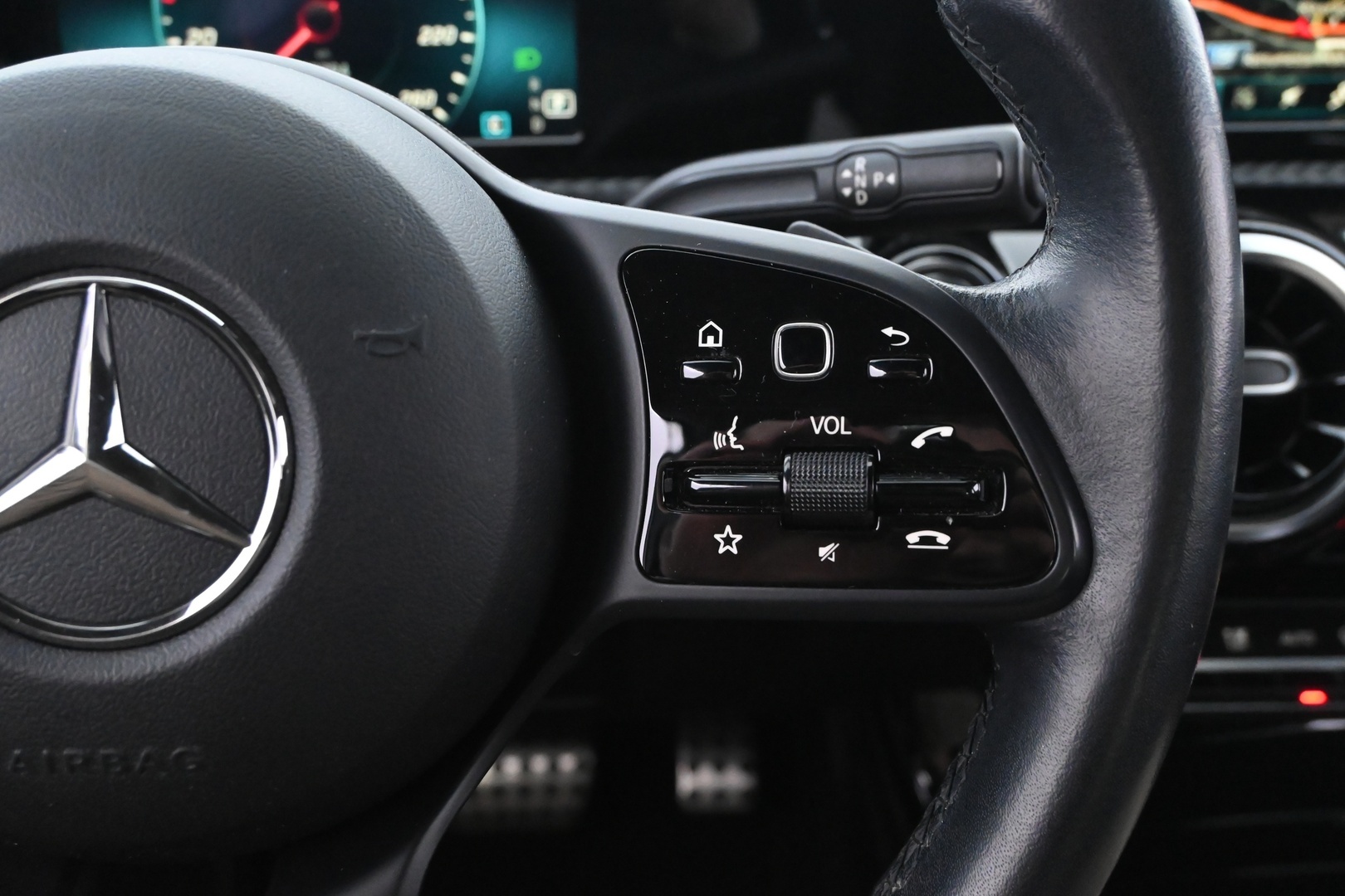 MERCEDES-BENZ A 2019