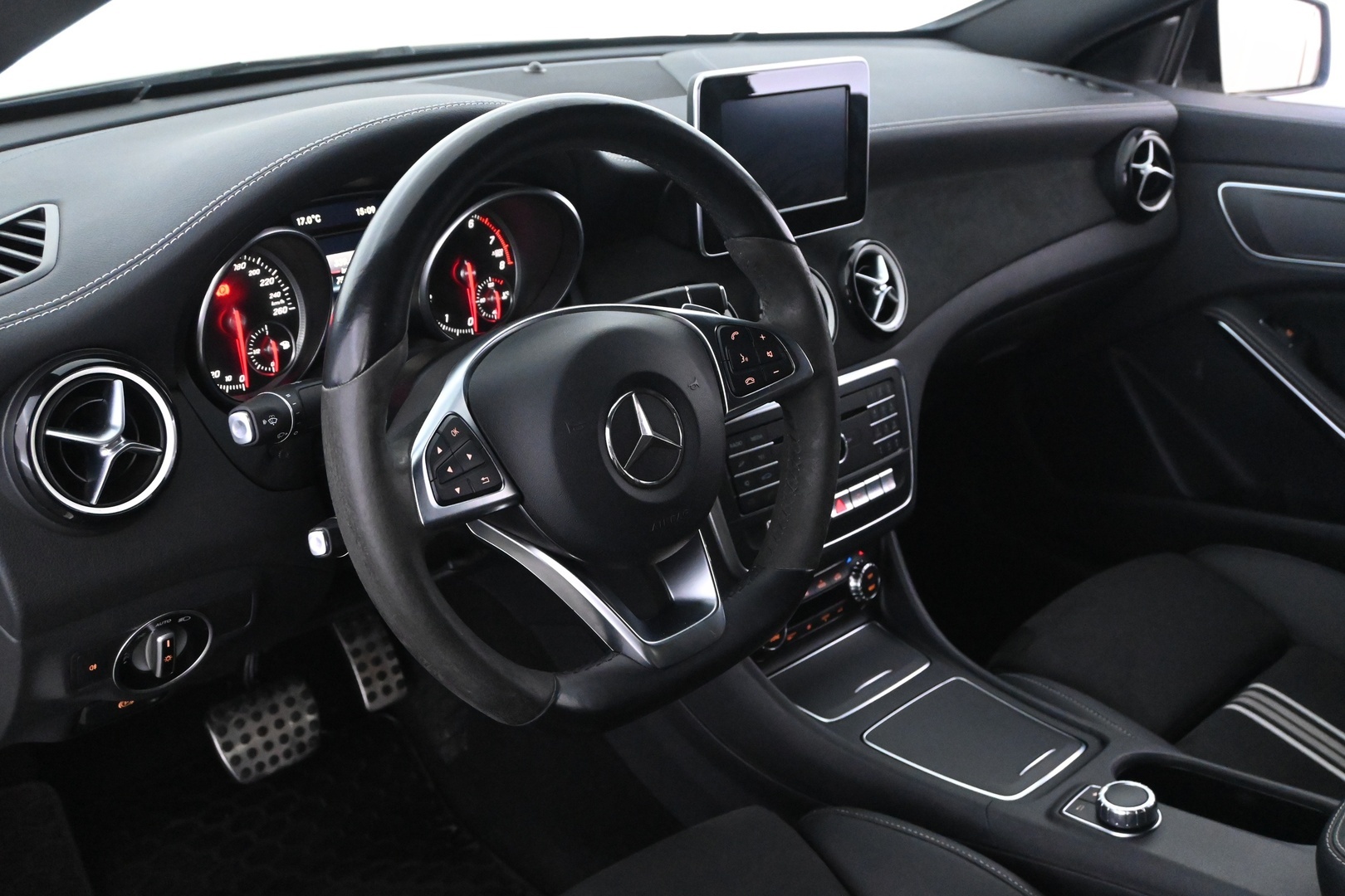MERCEDES-BENZ CLA 2017
