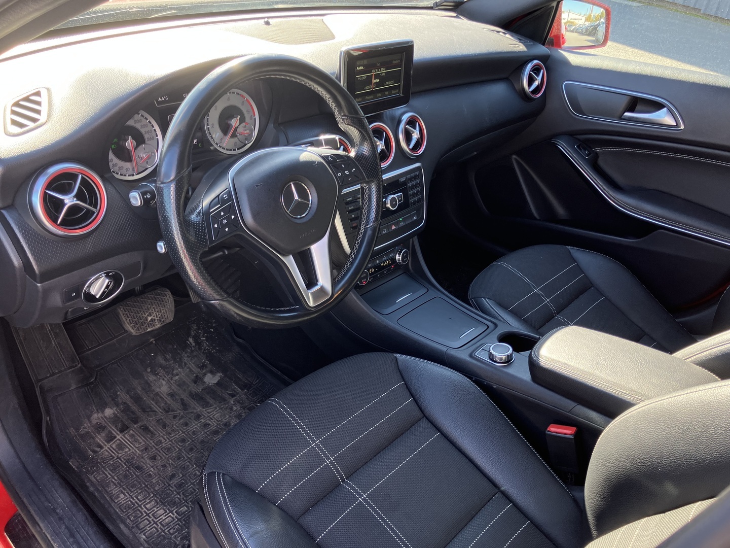 MERCEDES-BENZ A 2015