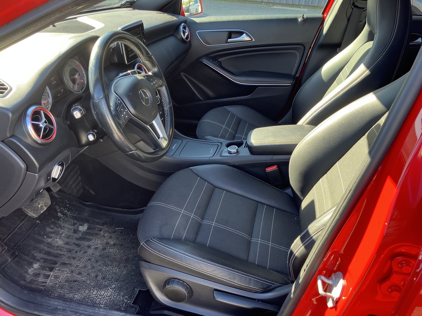 MERCEDES-BENZ A 2015