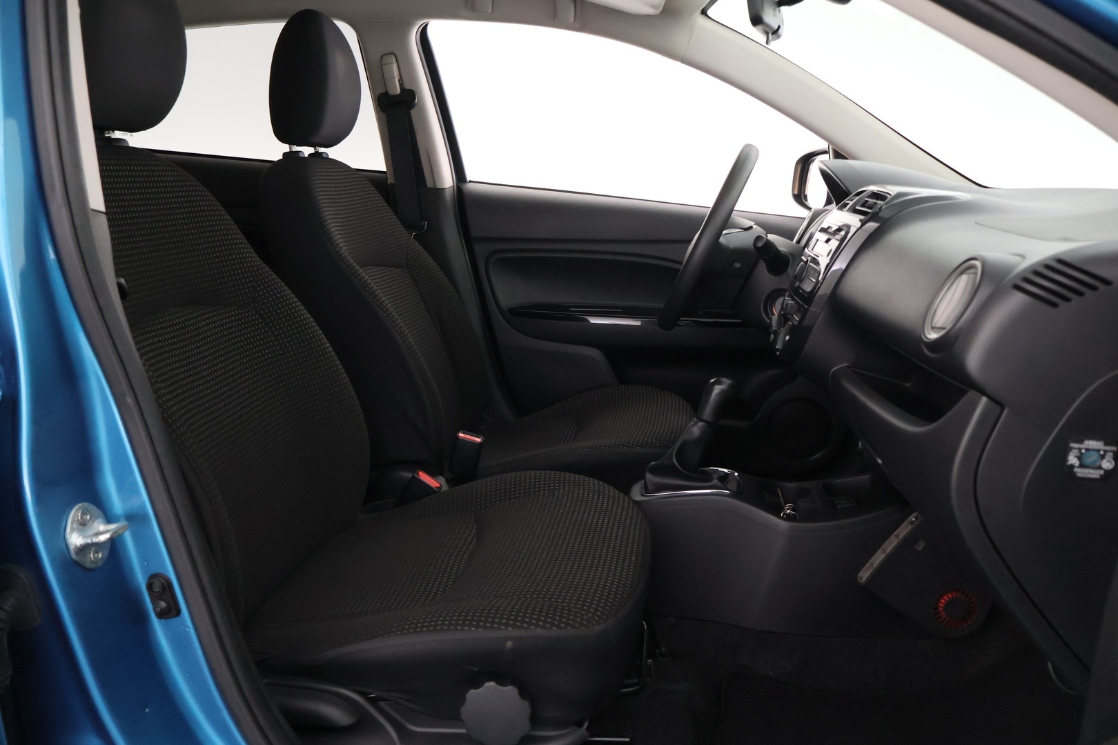 MITSUBISHI Space Star 2015