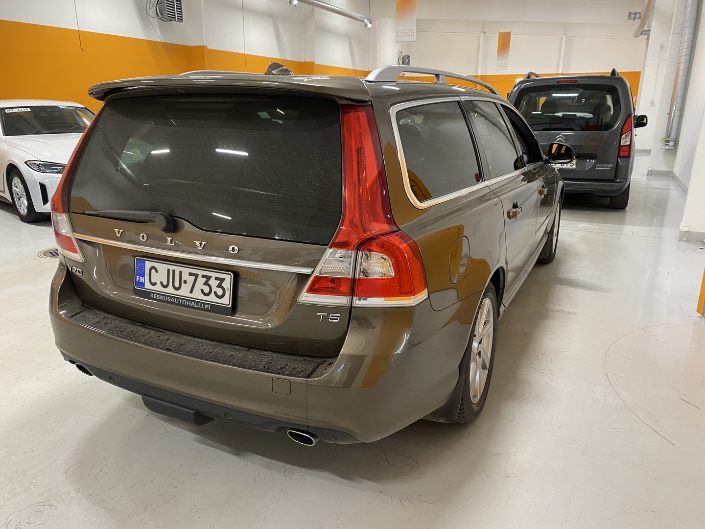 VOLVO V70 2016