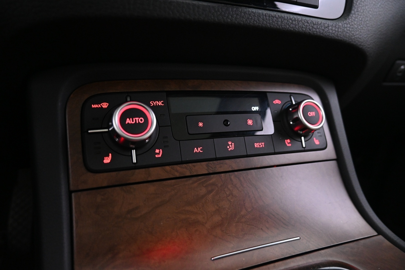 VOLKSWAGEN Touareg 2014