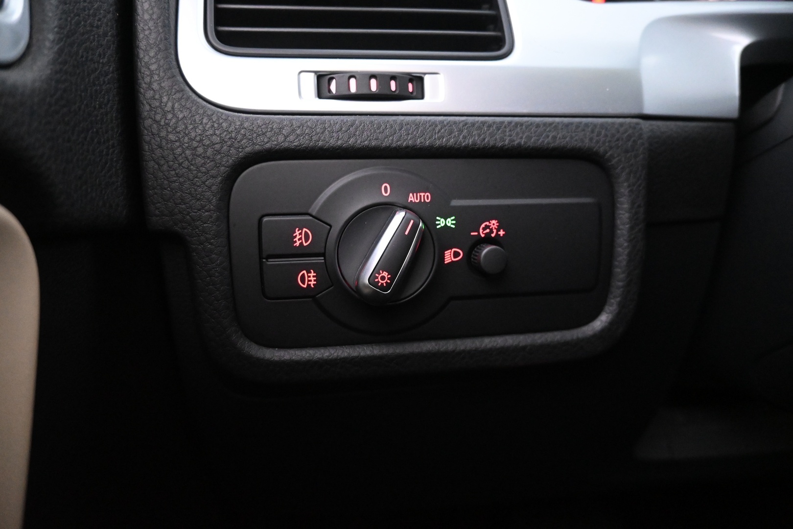 VOLKSWAGEN Touareg 2014