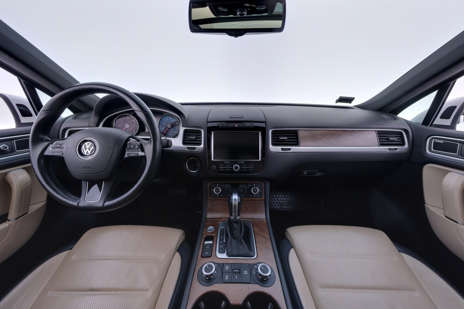 VOLKSWAGEN Touareg 2014