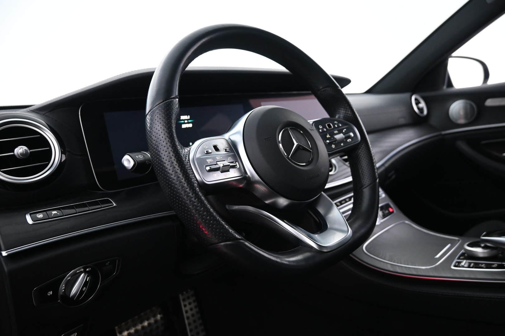 MERCEDES-BENZ E 2019