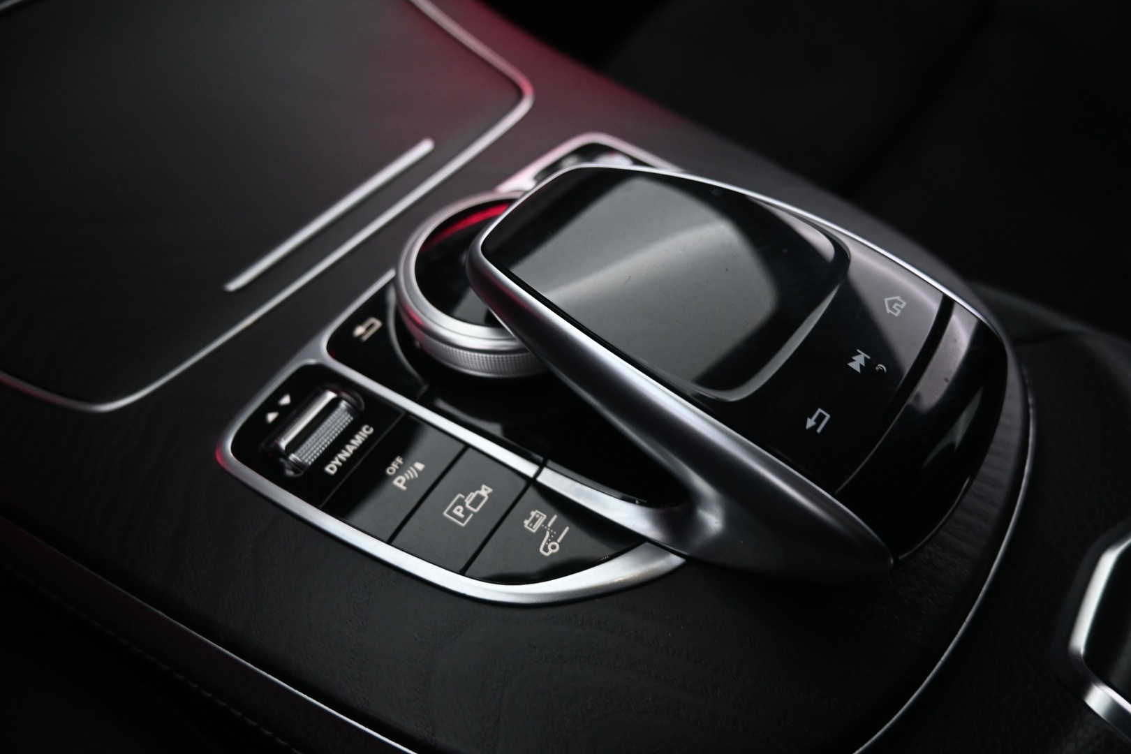 MERCEDES-BENZ E 2019