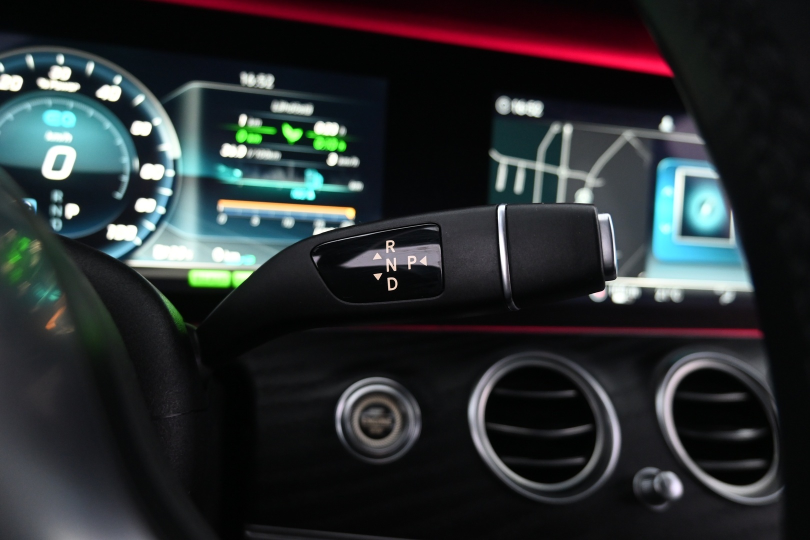 MERCEDES-BENZ E 2019