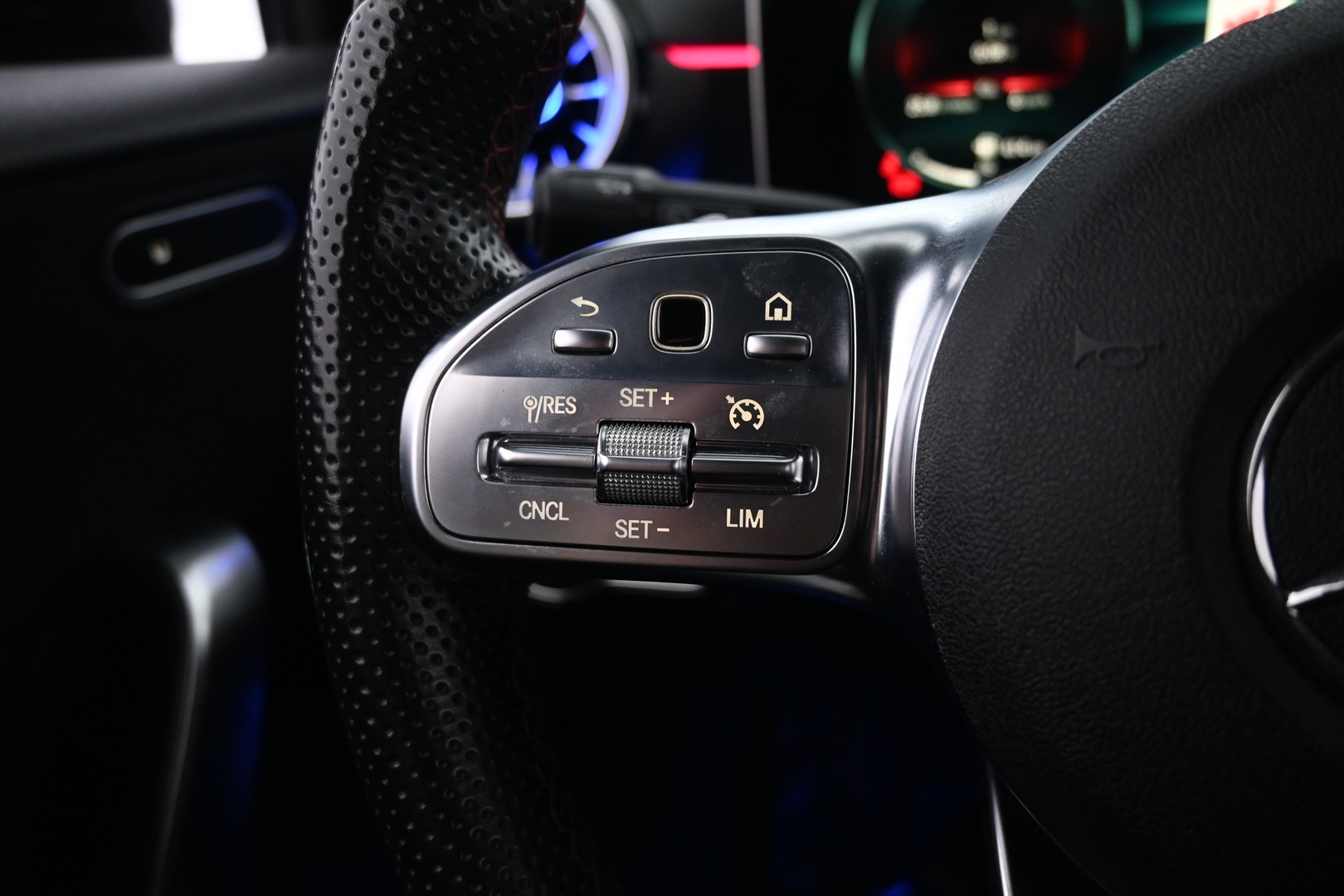 MERCEDES-BENZ A 2018