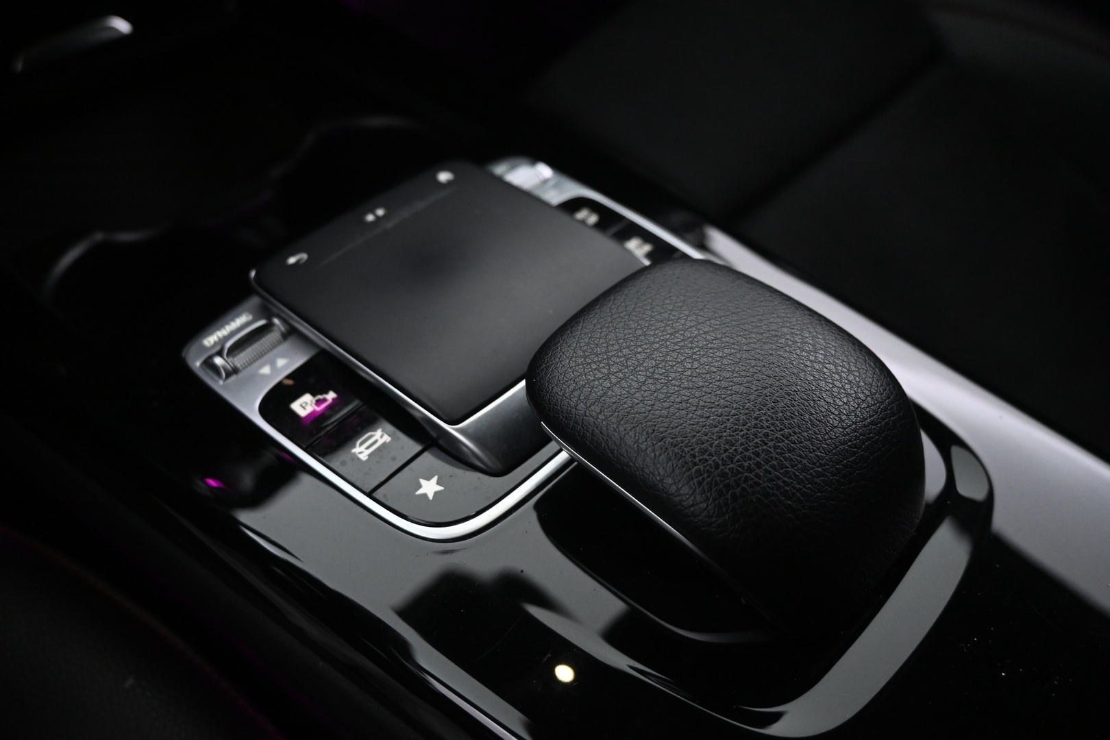 MERCEDES-BENZ A 2018