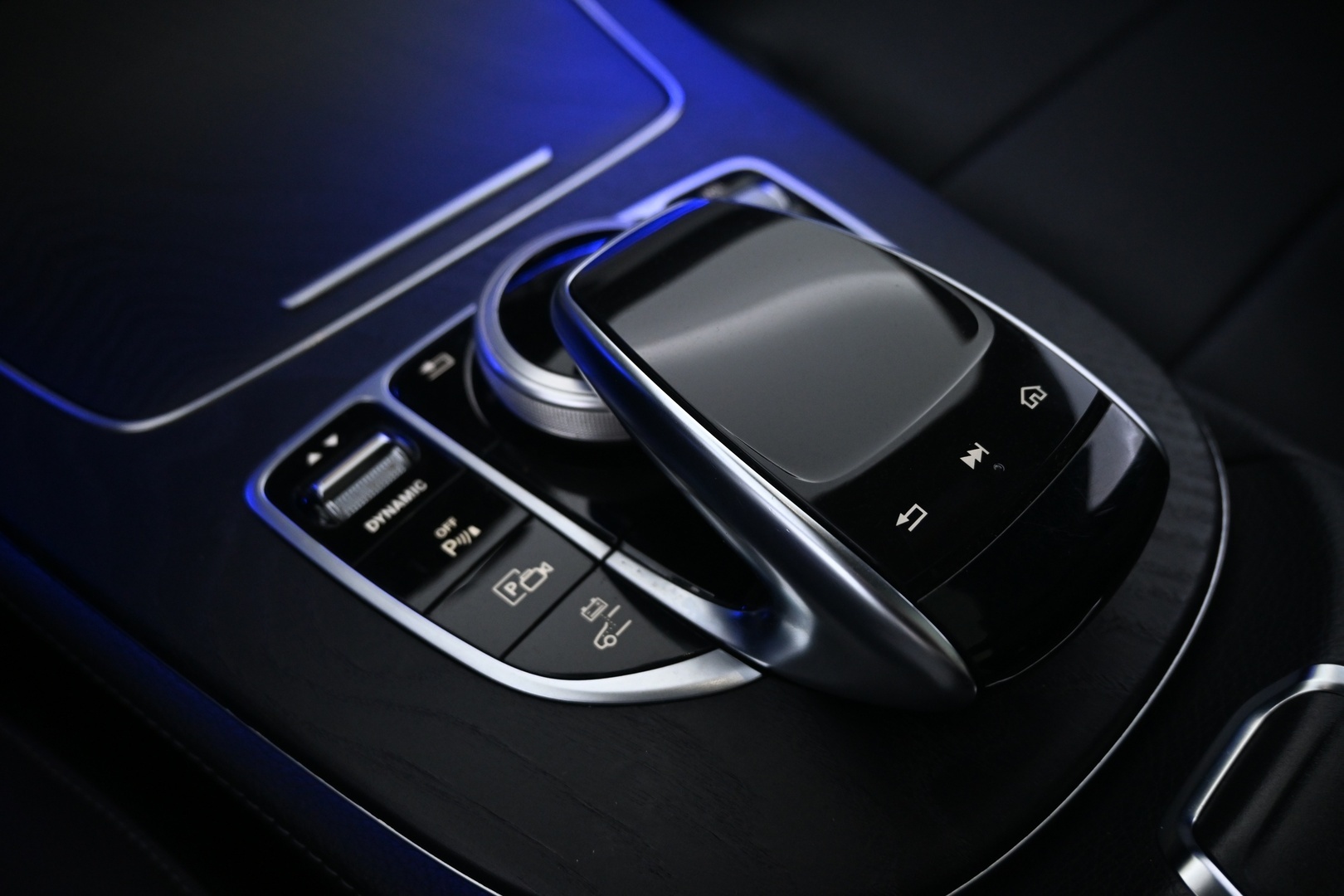MERCEDES-BENZ E 2019