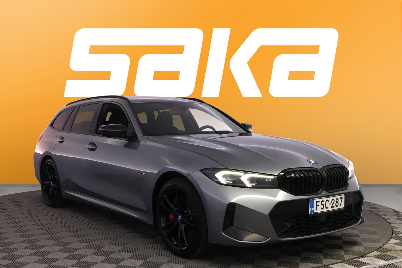 BMW 330 2023