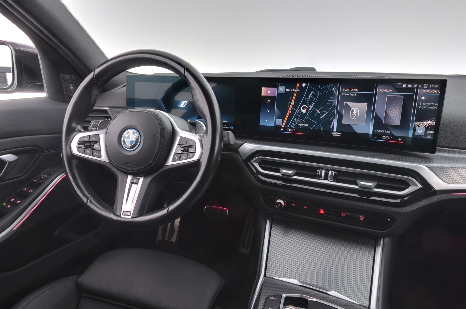 BMW 330 2023