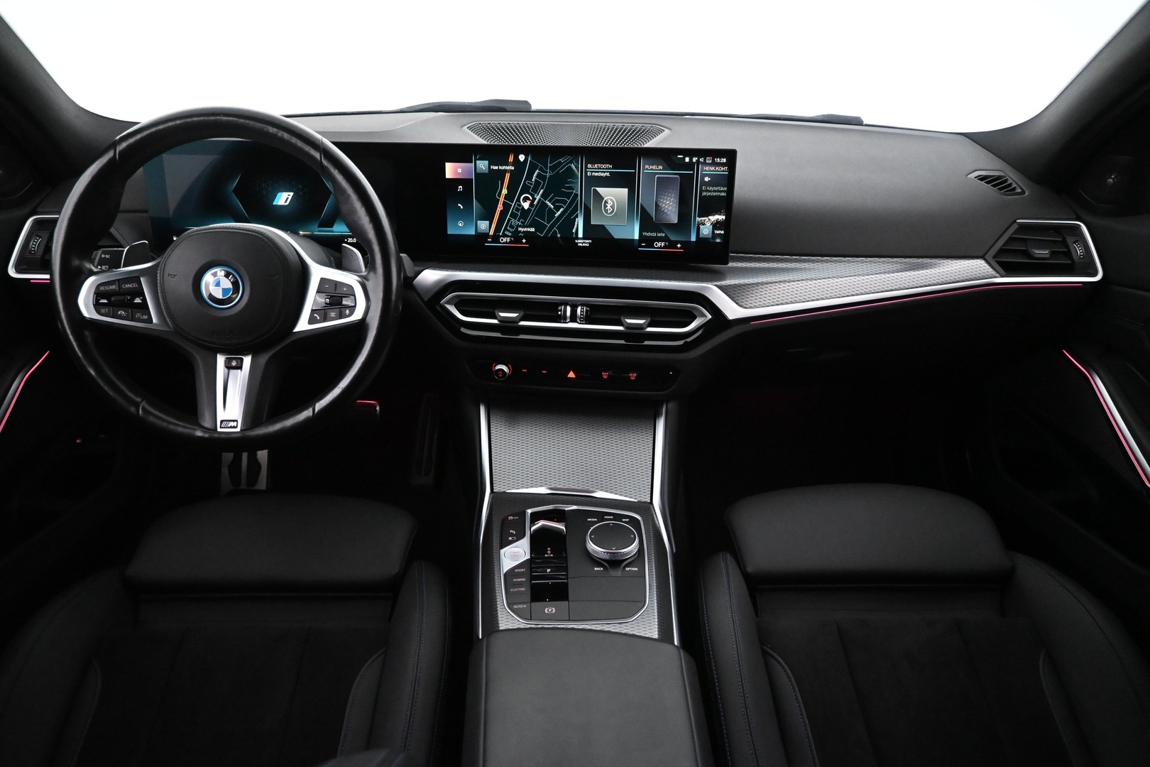 BMW 330 2023