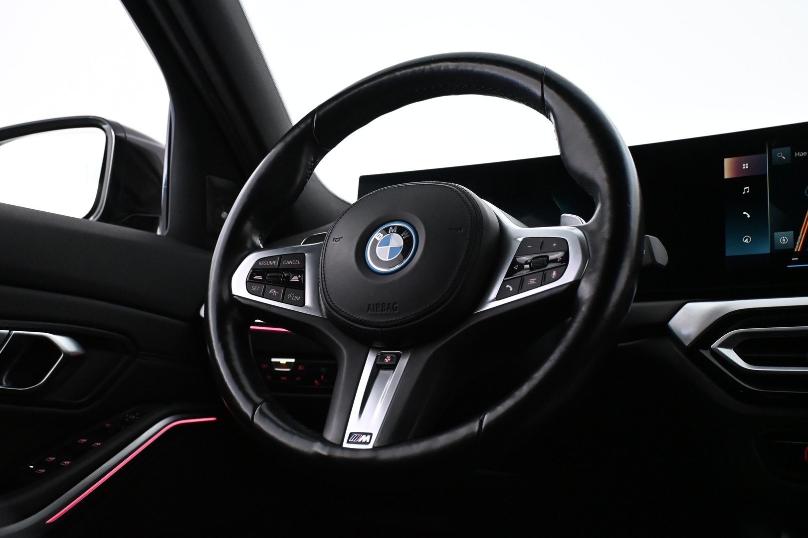 BMW 330 2023